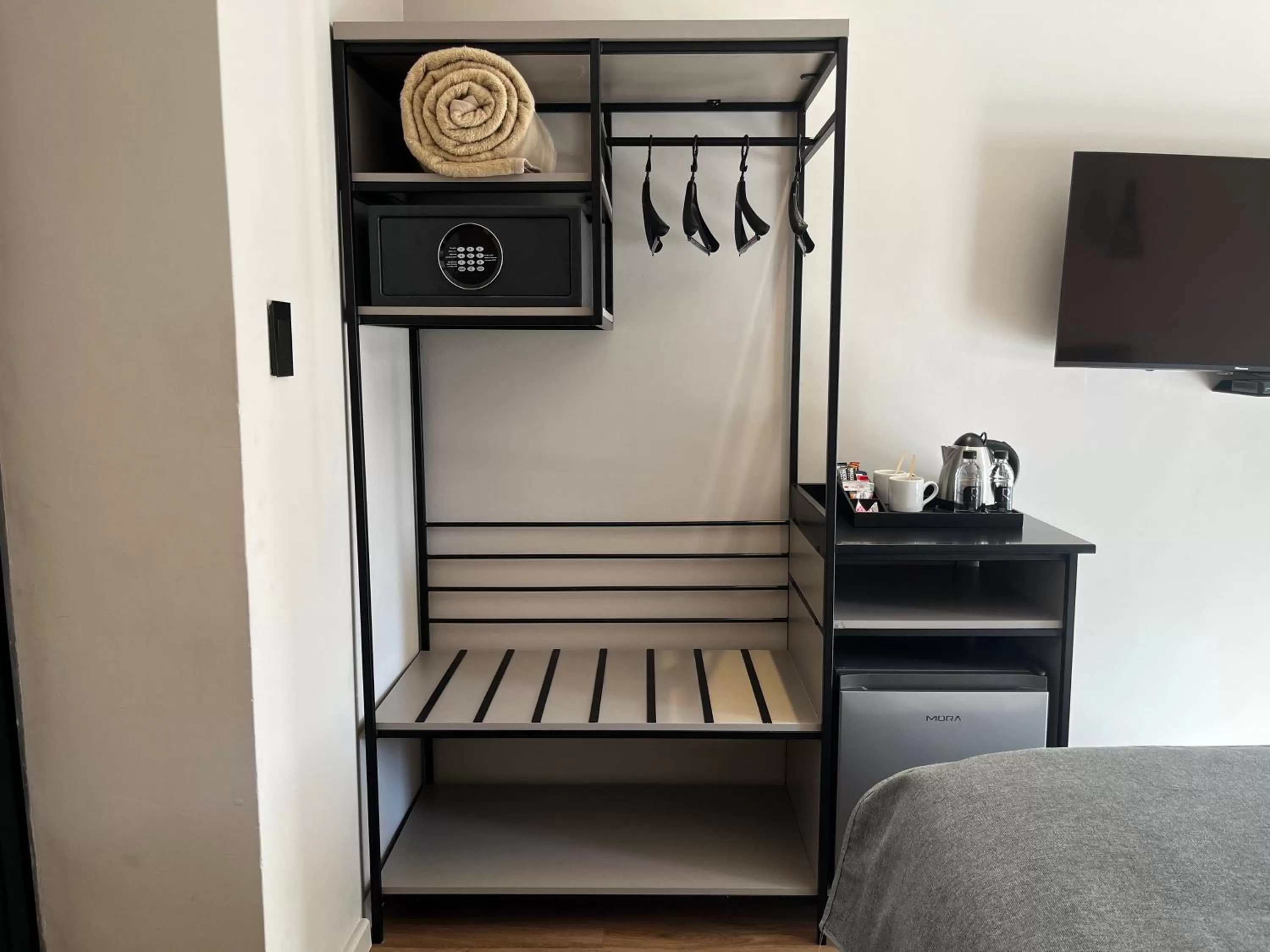 TV/Entertainment Center in Riverleaf Hotel