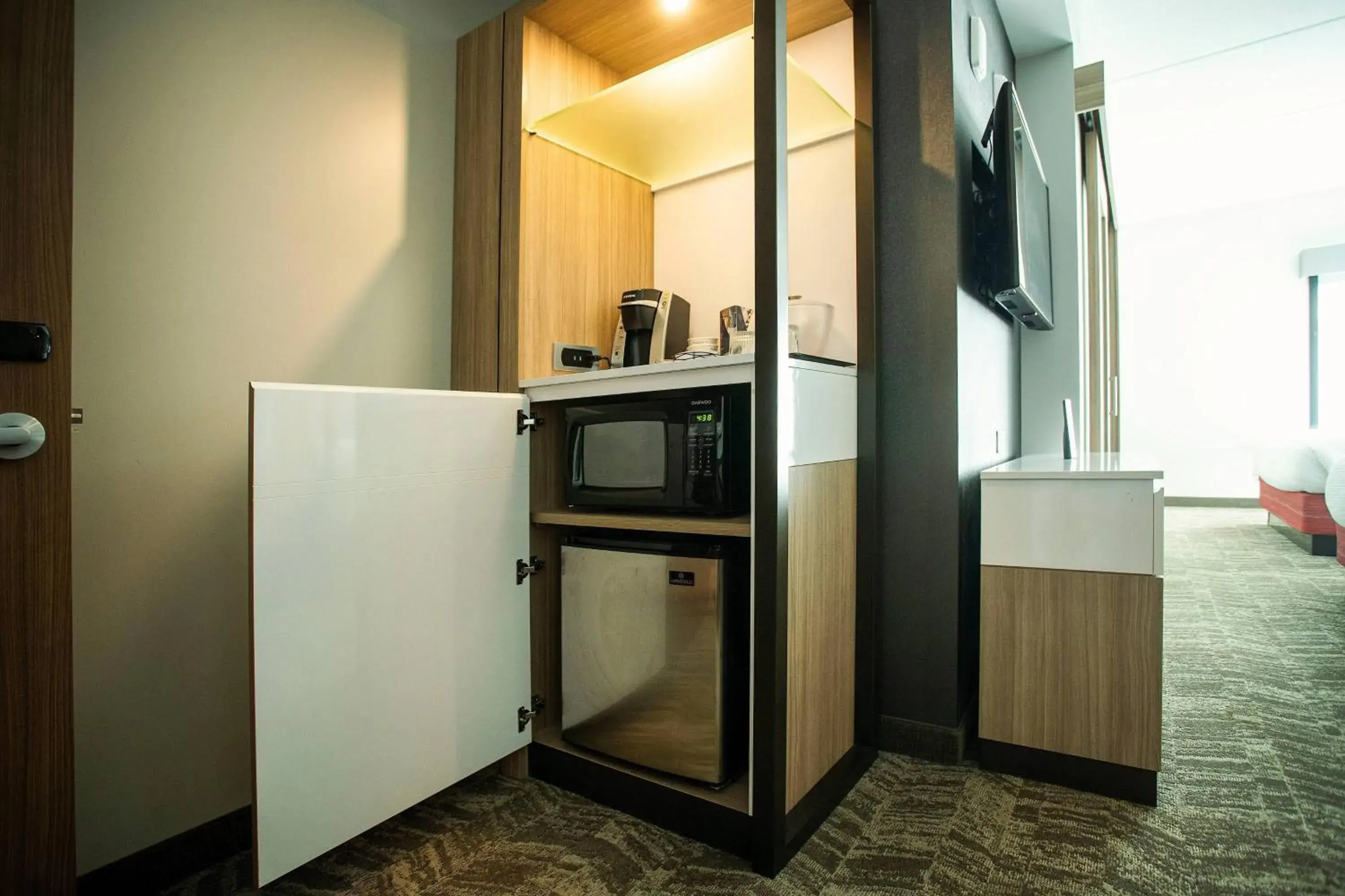 Bedroom, Kitchen/Kitchenette in SpringHill Suites by Marriott Athens Downtown/University Area