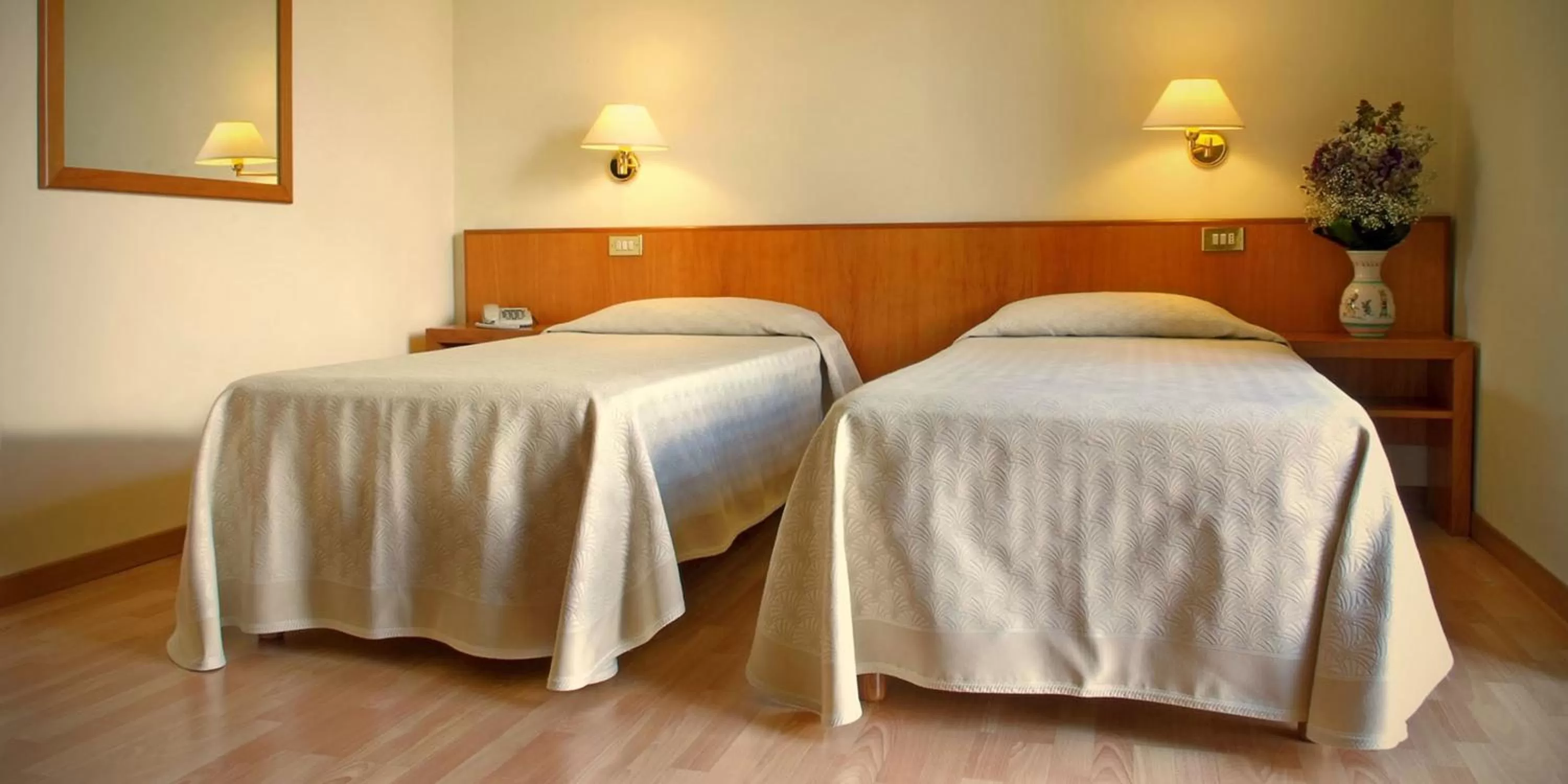 Bedroom, Bed in Hotel Plaza