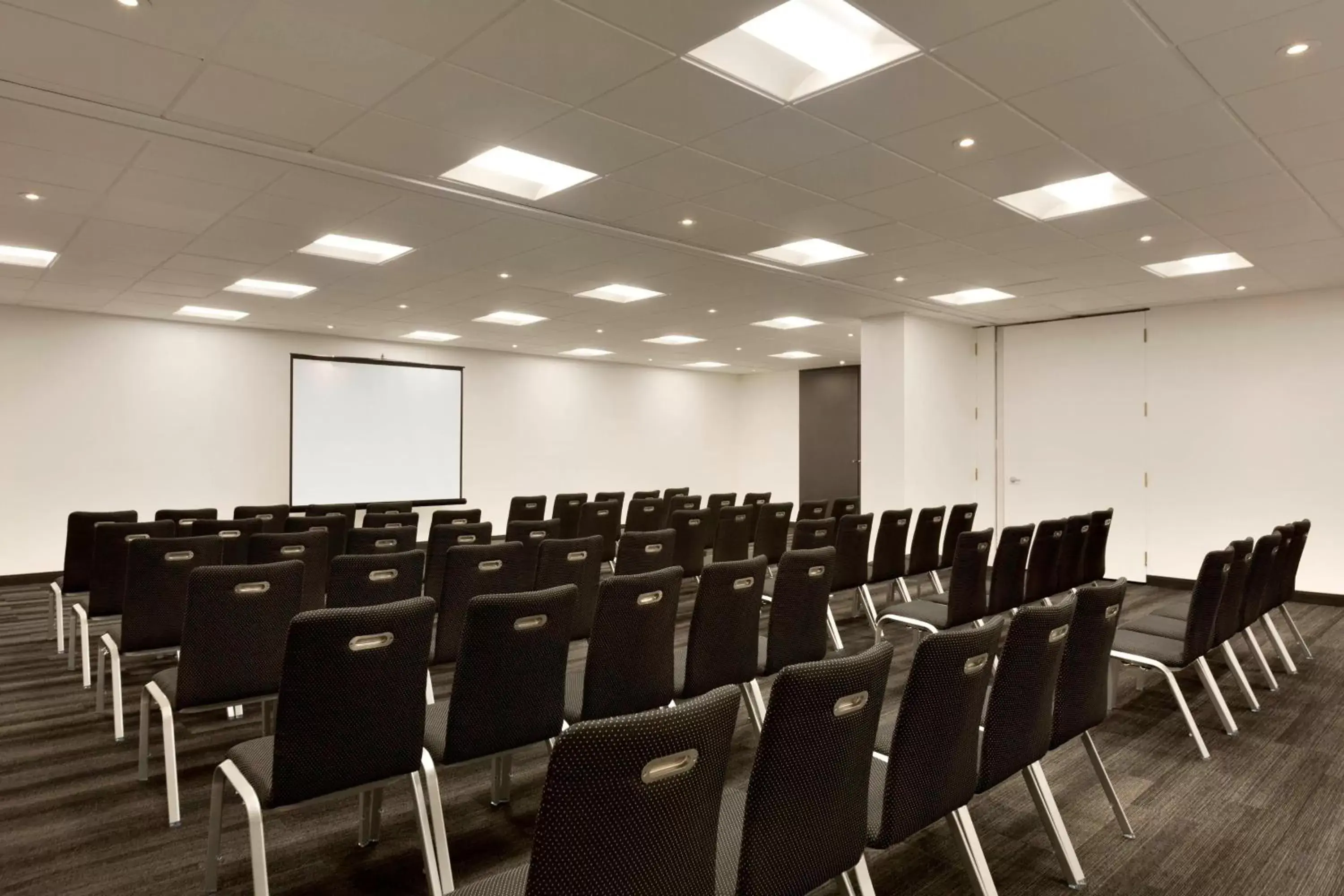 Meeting/conference room in Hotel PUR, Quebec, a Tribute Portfolio Hotel