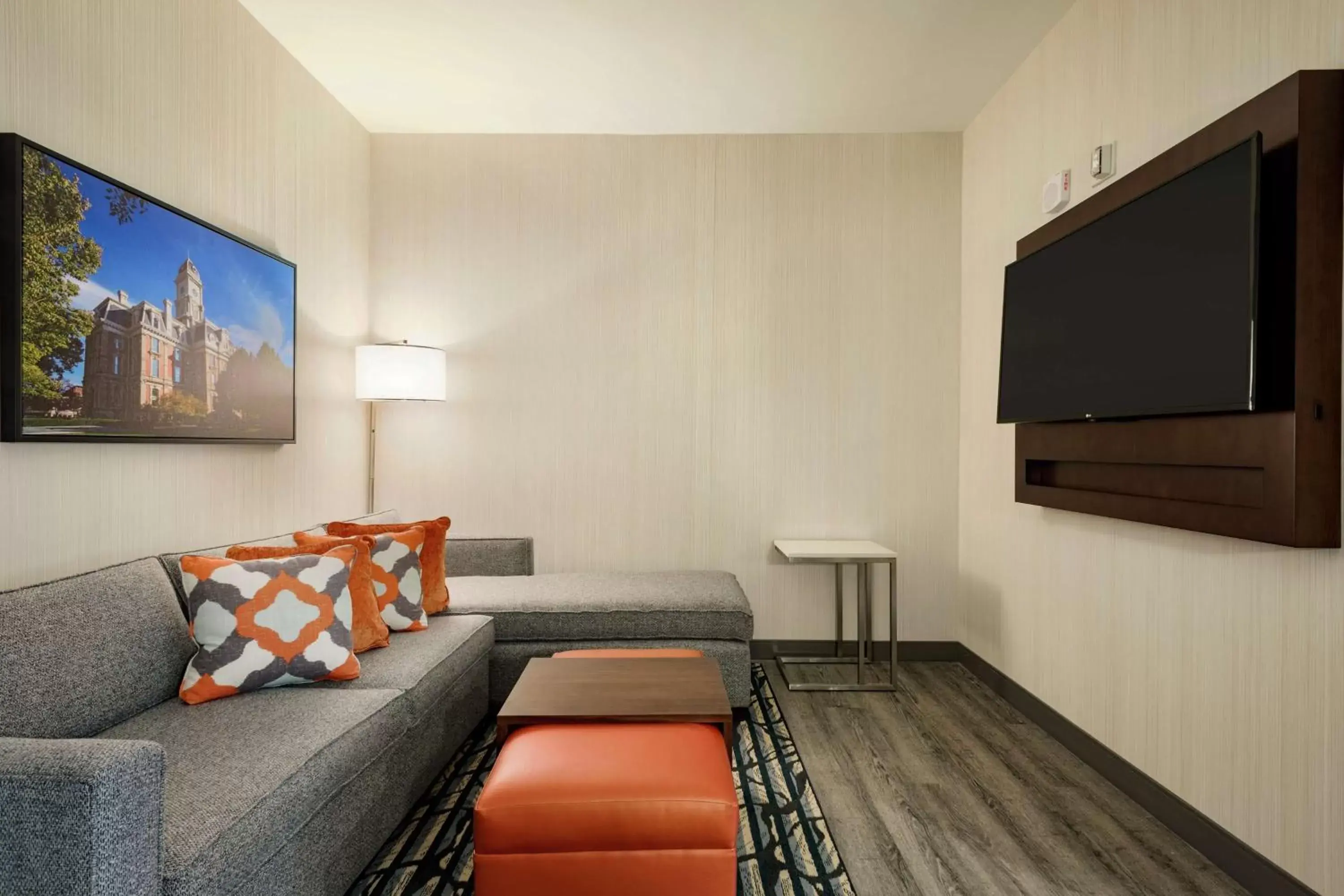 Bedroom, Seating Area in Embassy Suites By Hilton Noblesville Indianapolis Conv Ctr