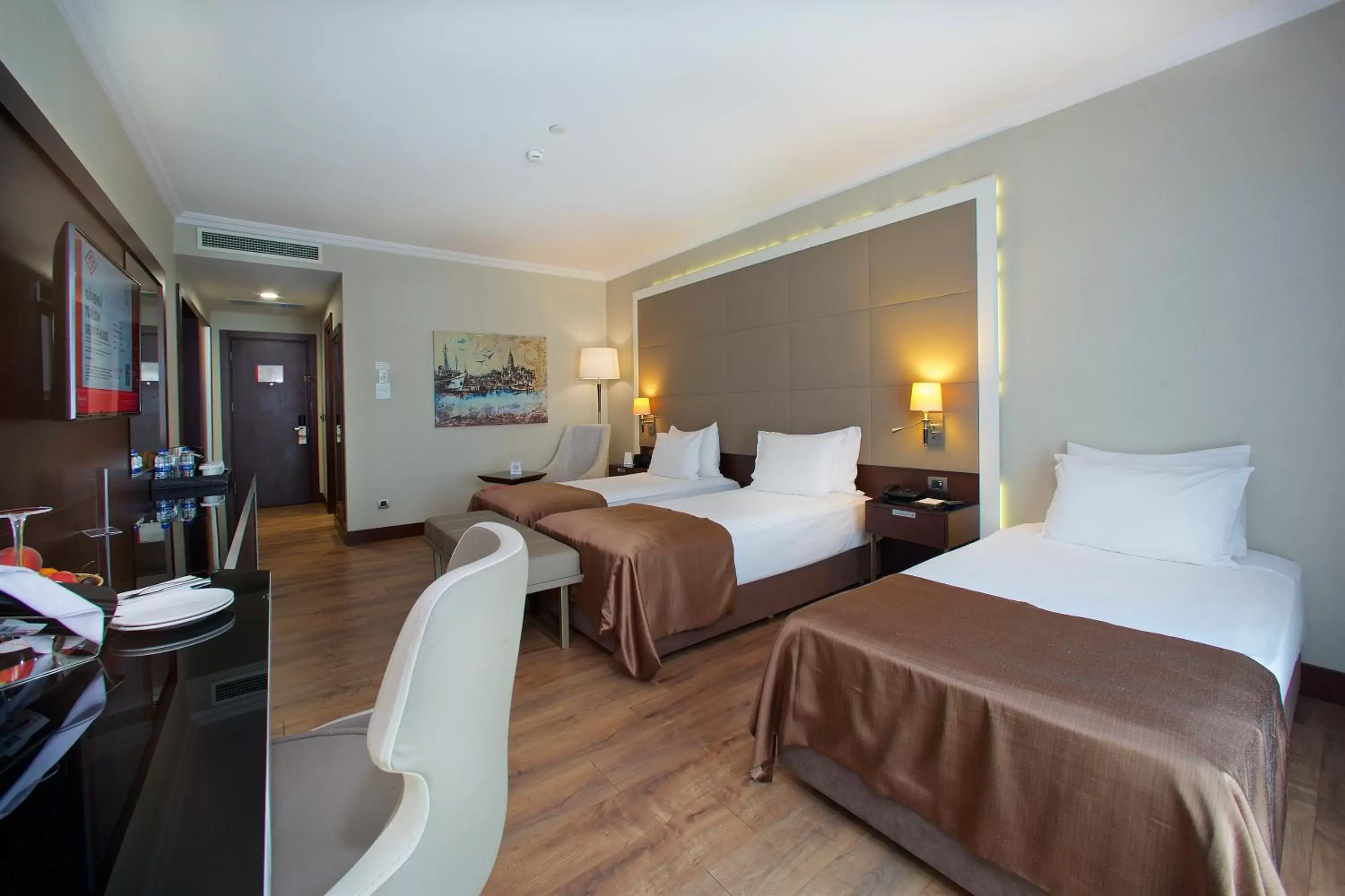 Communal lounge/ TV room in Ramada Hotel & Suites by Wyndham Istanbul Merter