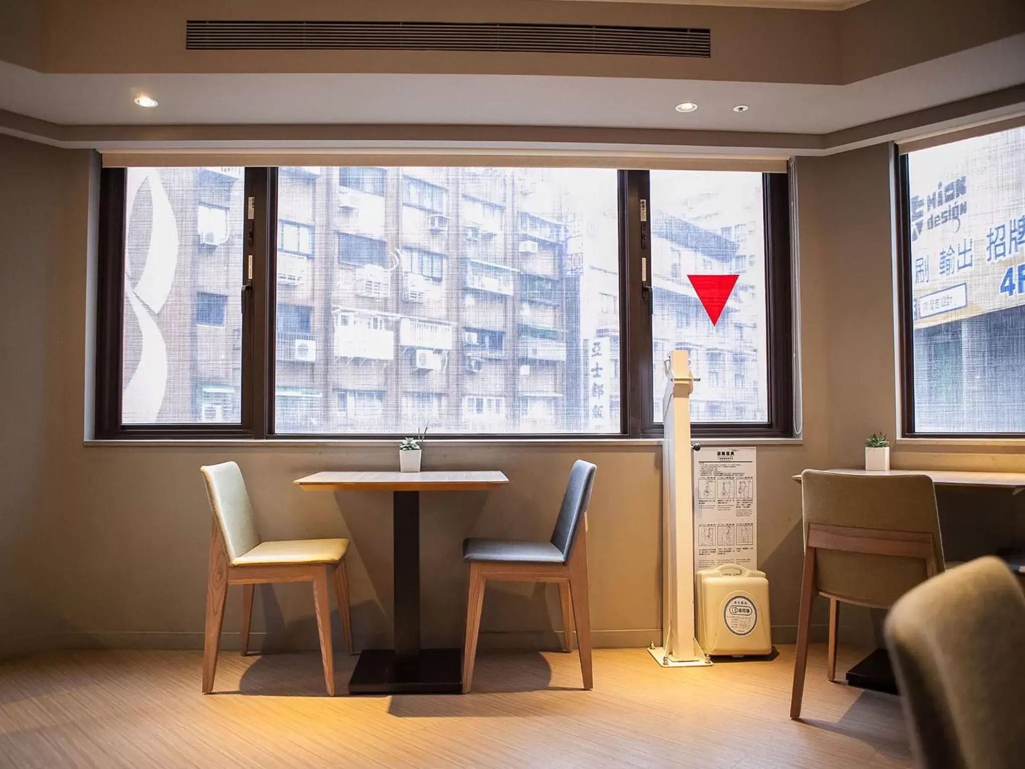 Restaurant/places to eat in Royal Inn Taipei Linsen - Huashan 1914 Creative Park Restaurant/places to eat in Royal Inn Taipei Linsen - Huashan 1914 Creative Park