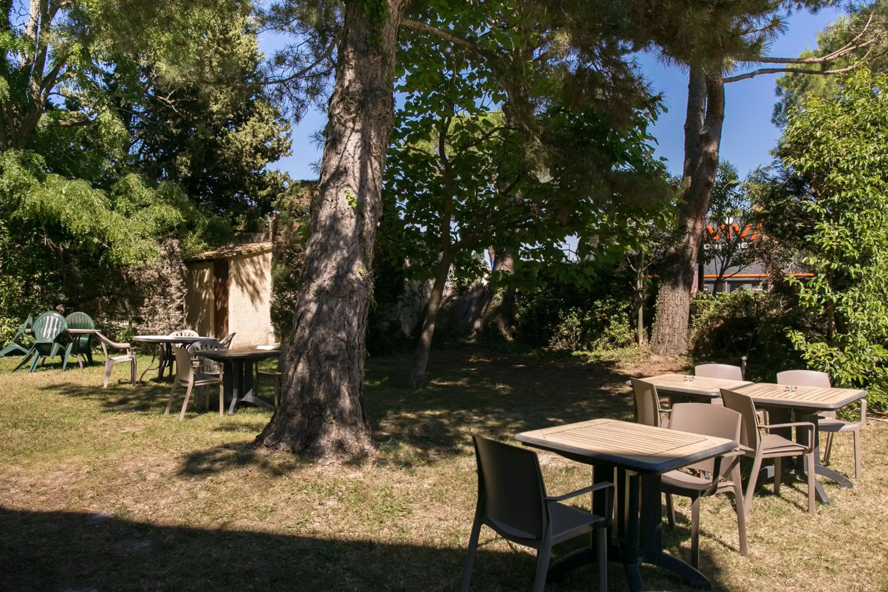 Patio in ibis Avignon Sud