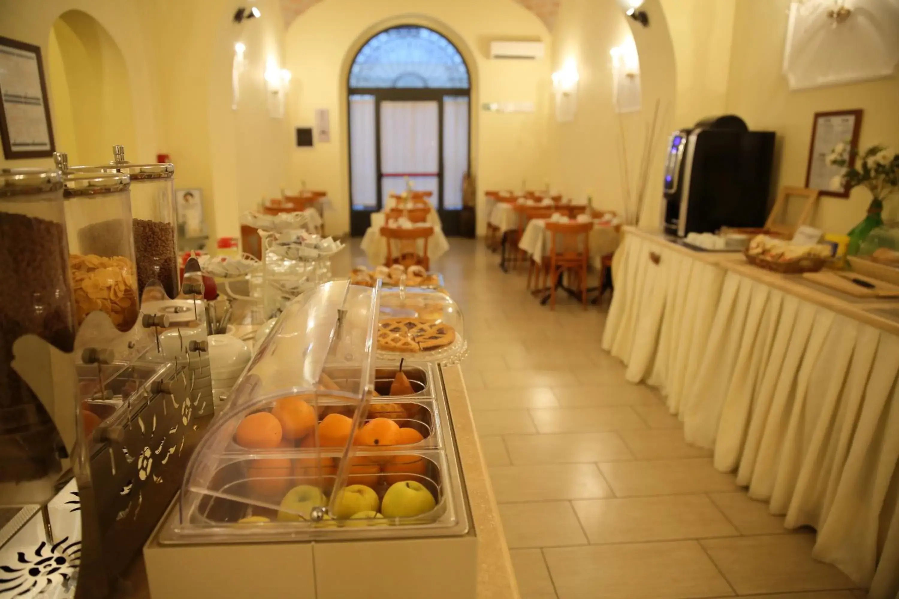 Breakfast, Restaurant/Places to Eat in Hotel Romantica