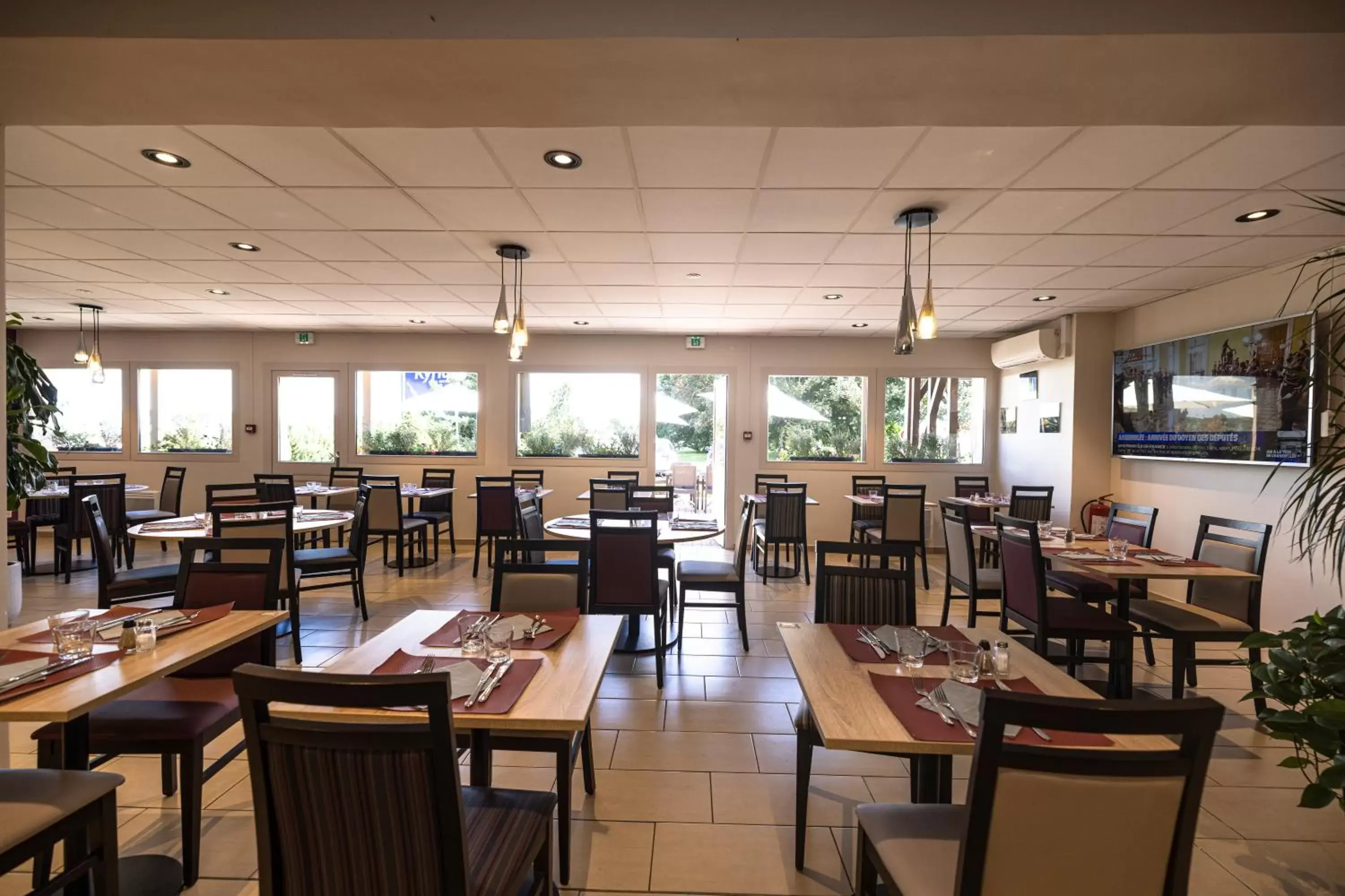 Restaurant/Places to Eat in Kyriad Chateauroux