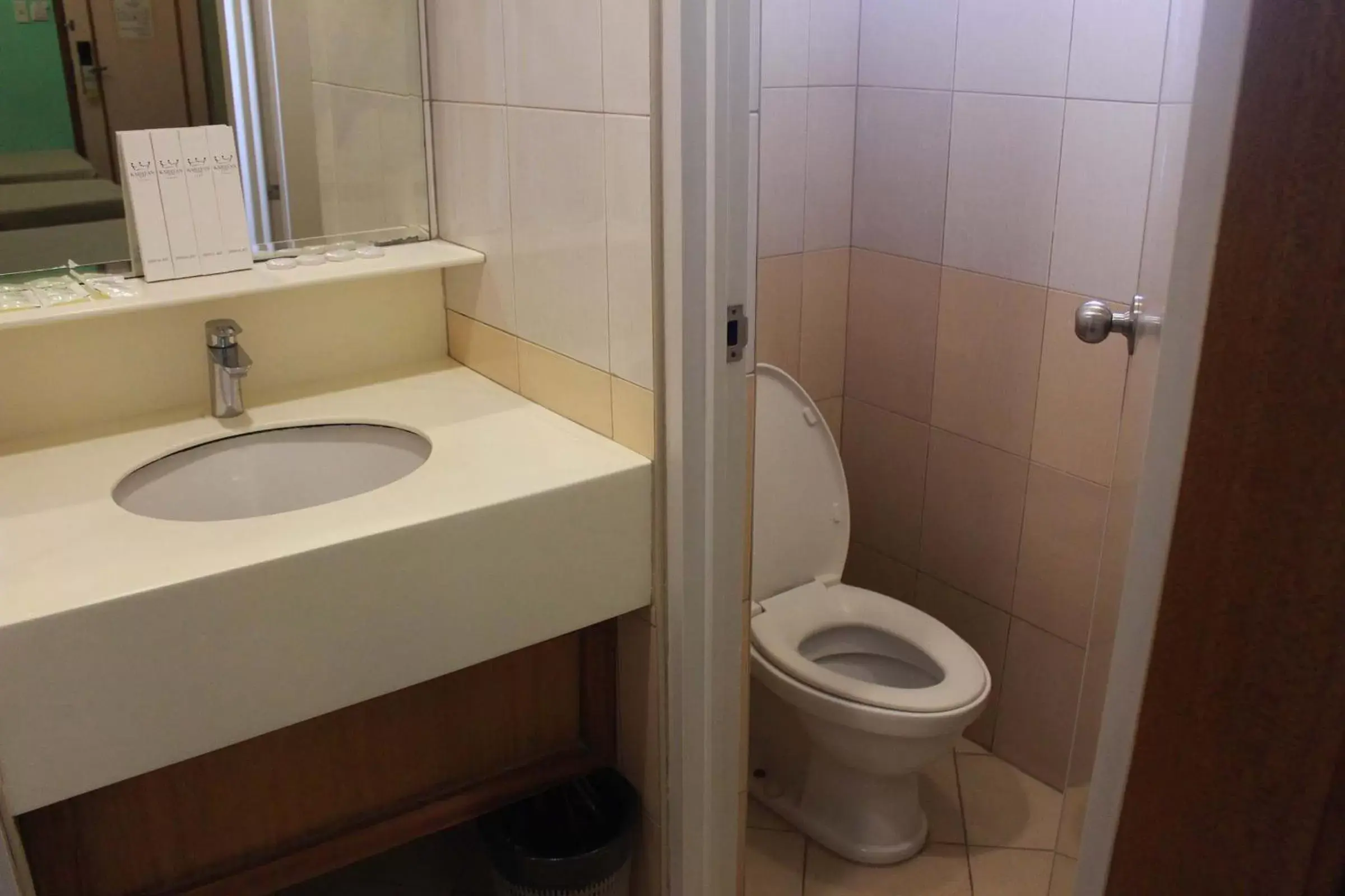 Toilet, Bathroom in Kabayan Hotel Pasay