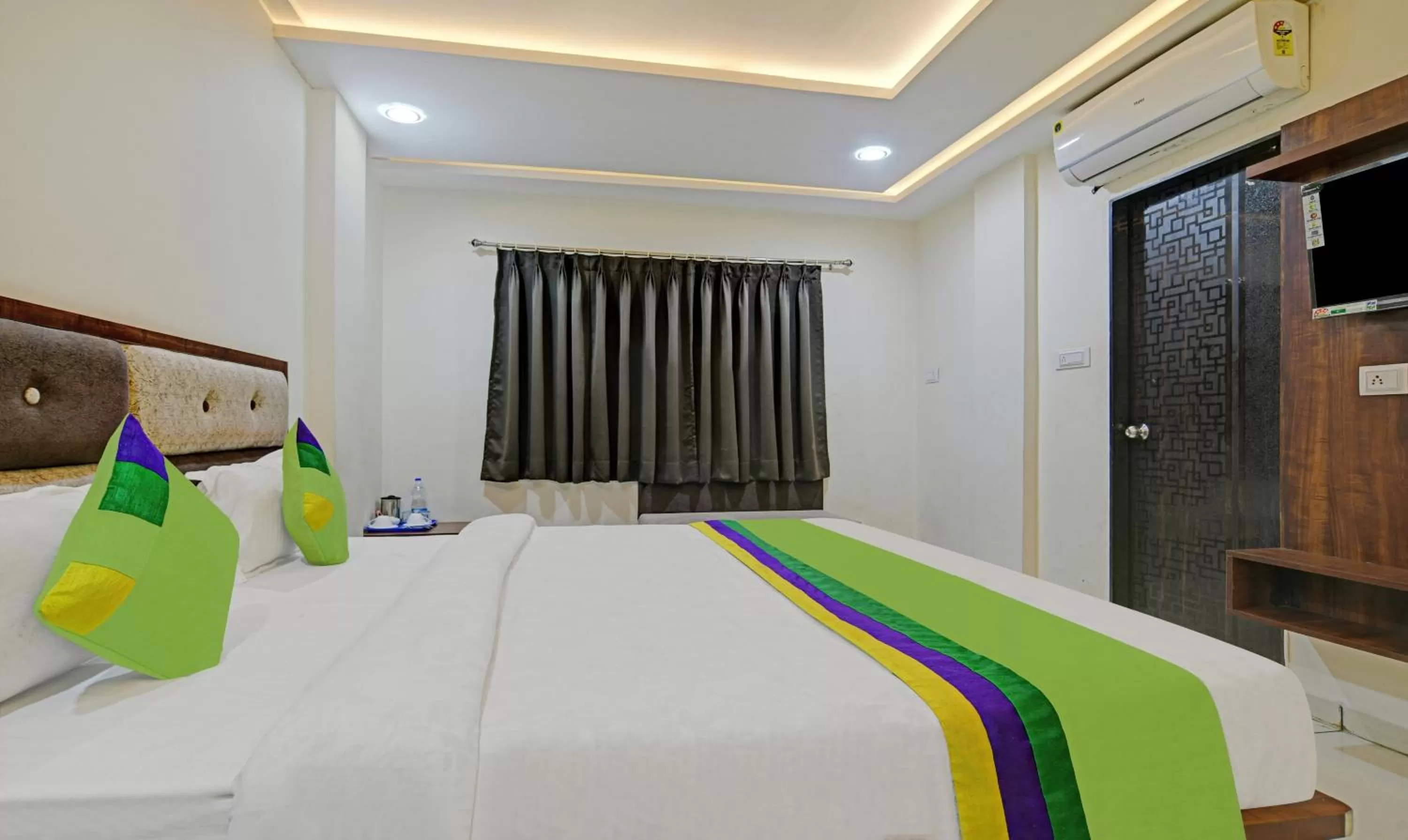 Bedroom in Treebo Jayshree Palace C21 Business Park