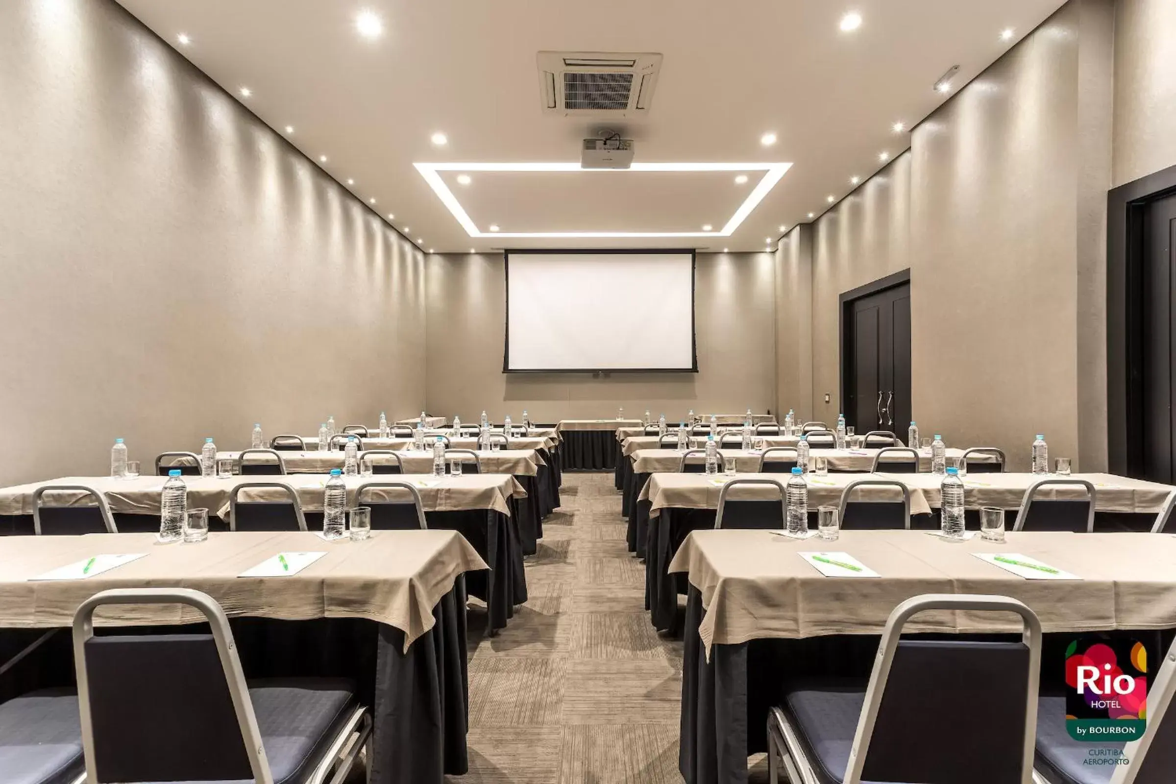 Meeting/conference room in Rio Hotel by Bourbon Curitiba Aeroporto