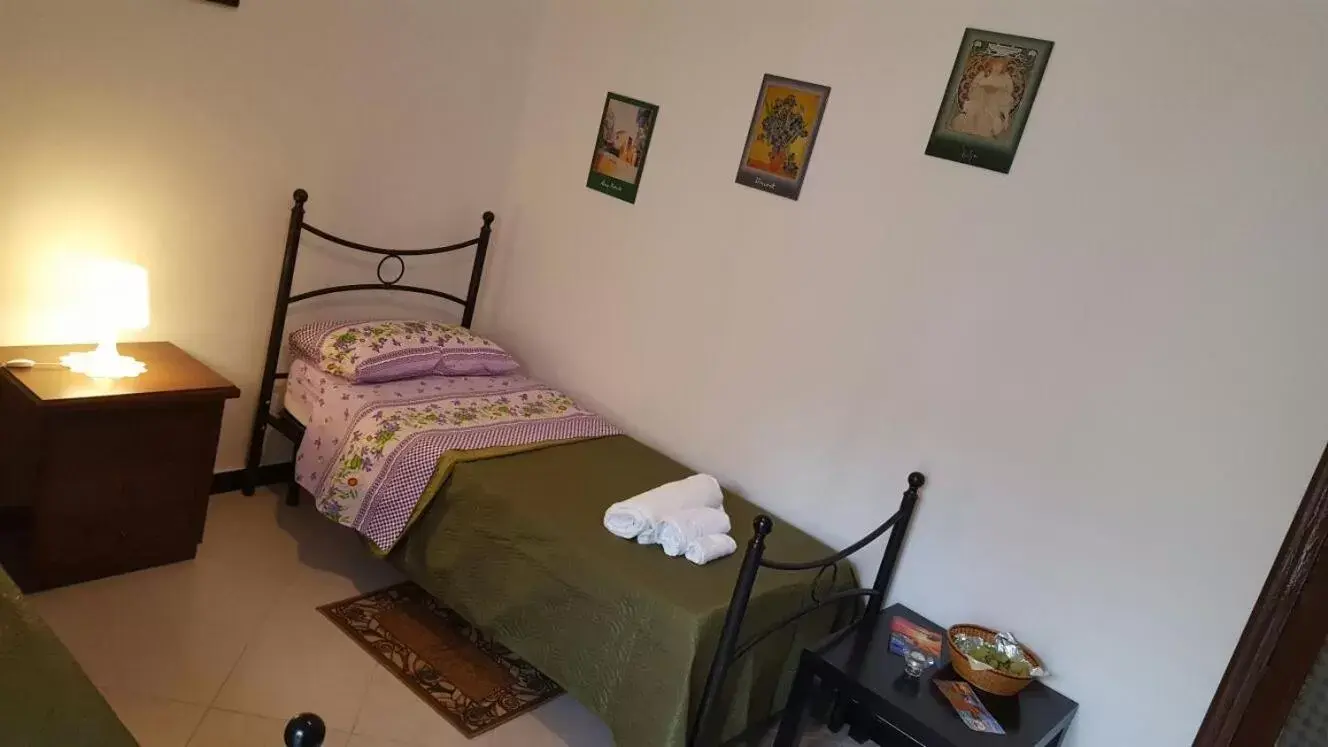 Bed, Room Photo in La Gardenia