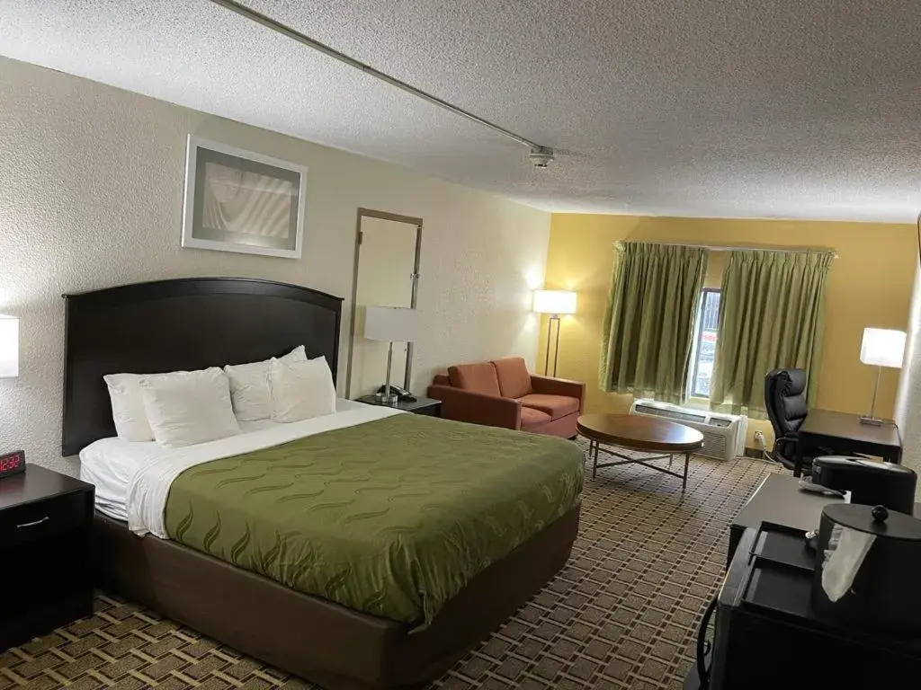 Bed in Quality Inn Vincennes Bed in Quality Inn Vincennes