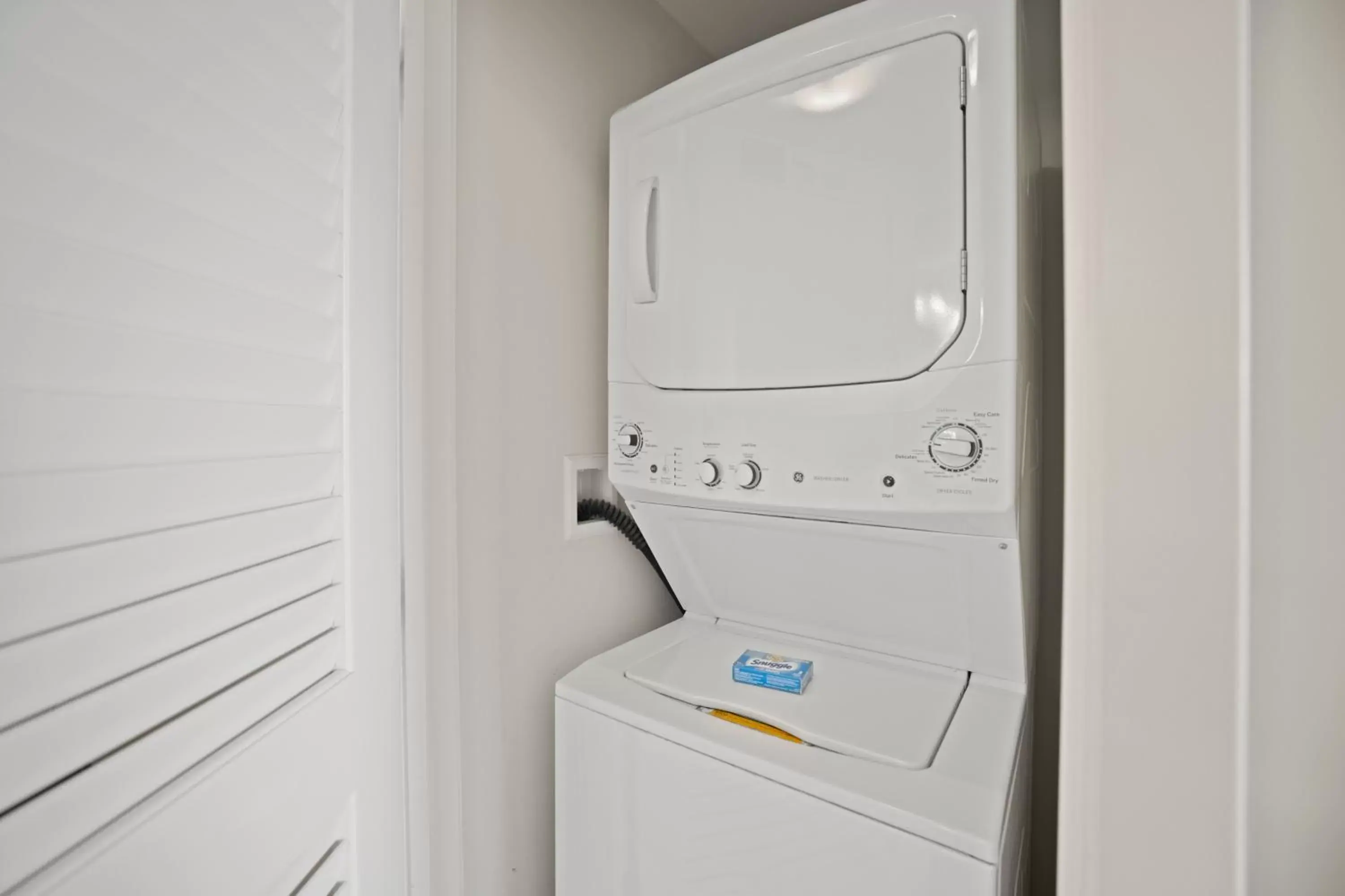 laundry, Bathroom in Placemakr Premier SoBro