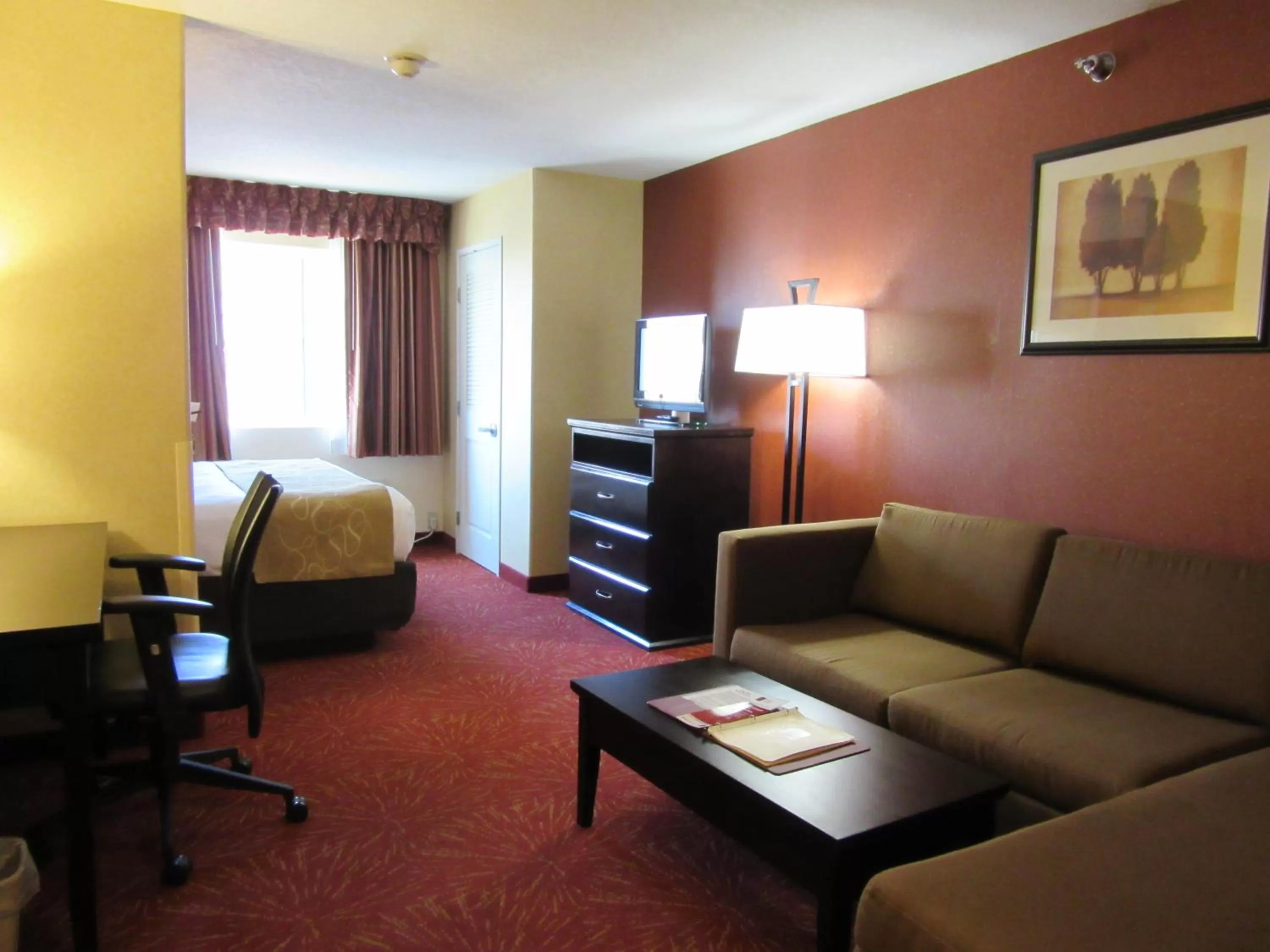 King Suite in Comfort Suites Airport