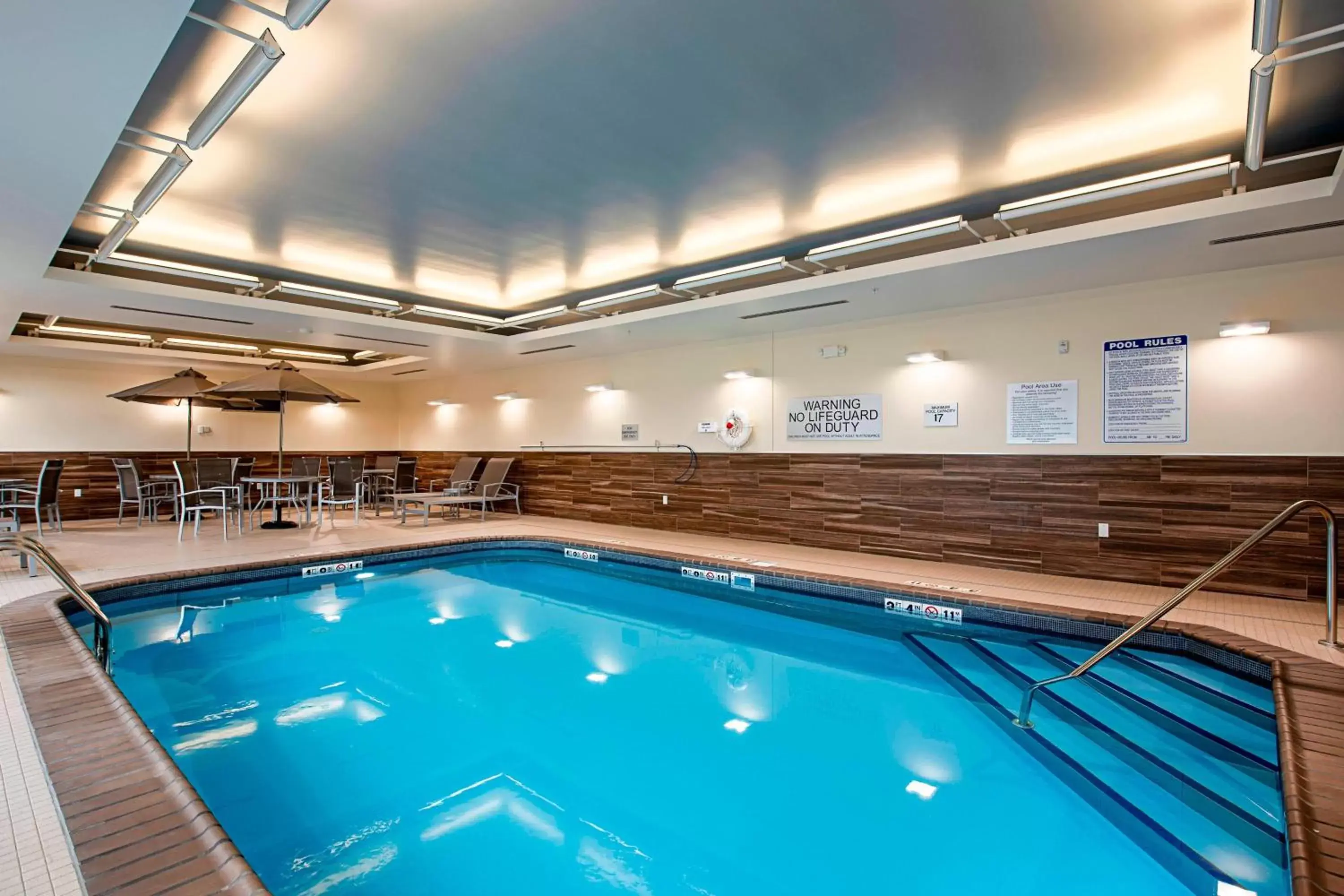 Swimming Pool in Fairfield Inn & Suites By Marriott Duluth Waterfront