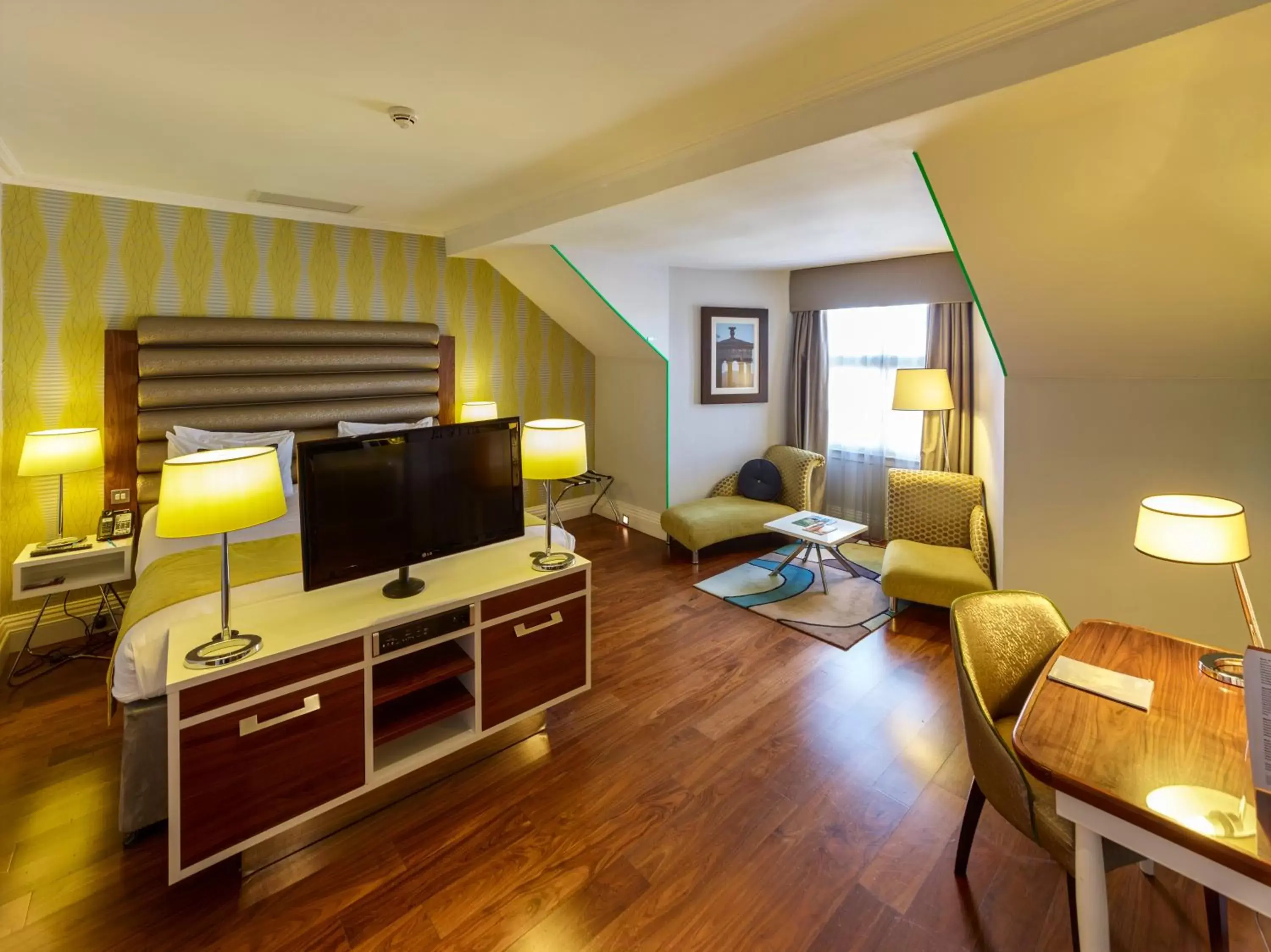 Photo of the whole room, TV/Entertainment Center in Hotel Indigo Edinburgh, an IHG Hotel