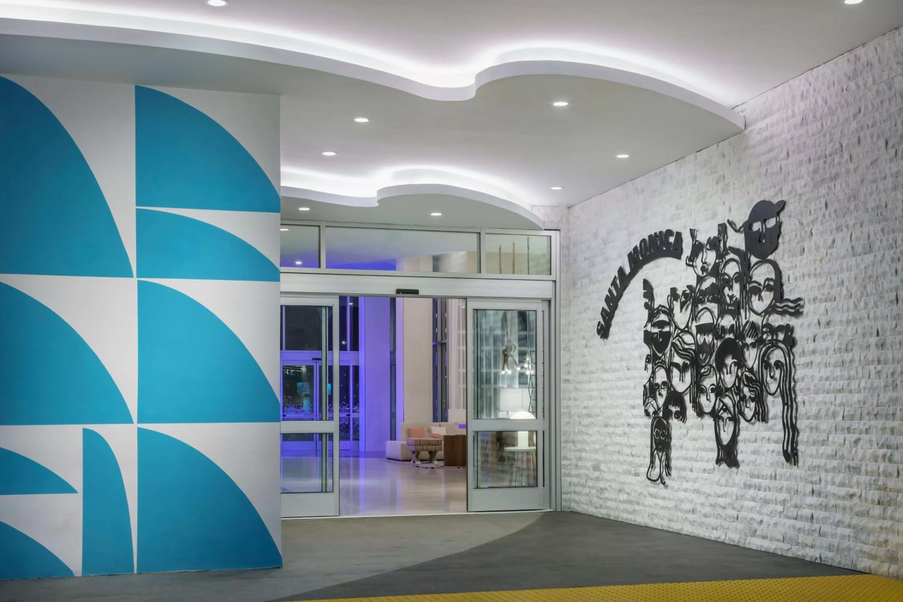 Property building in Hampton Inn & Suites Santa Monica