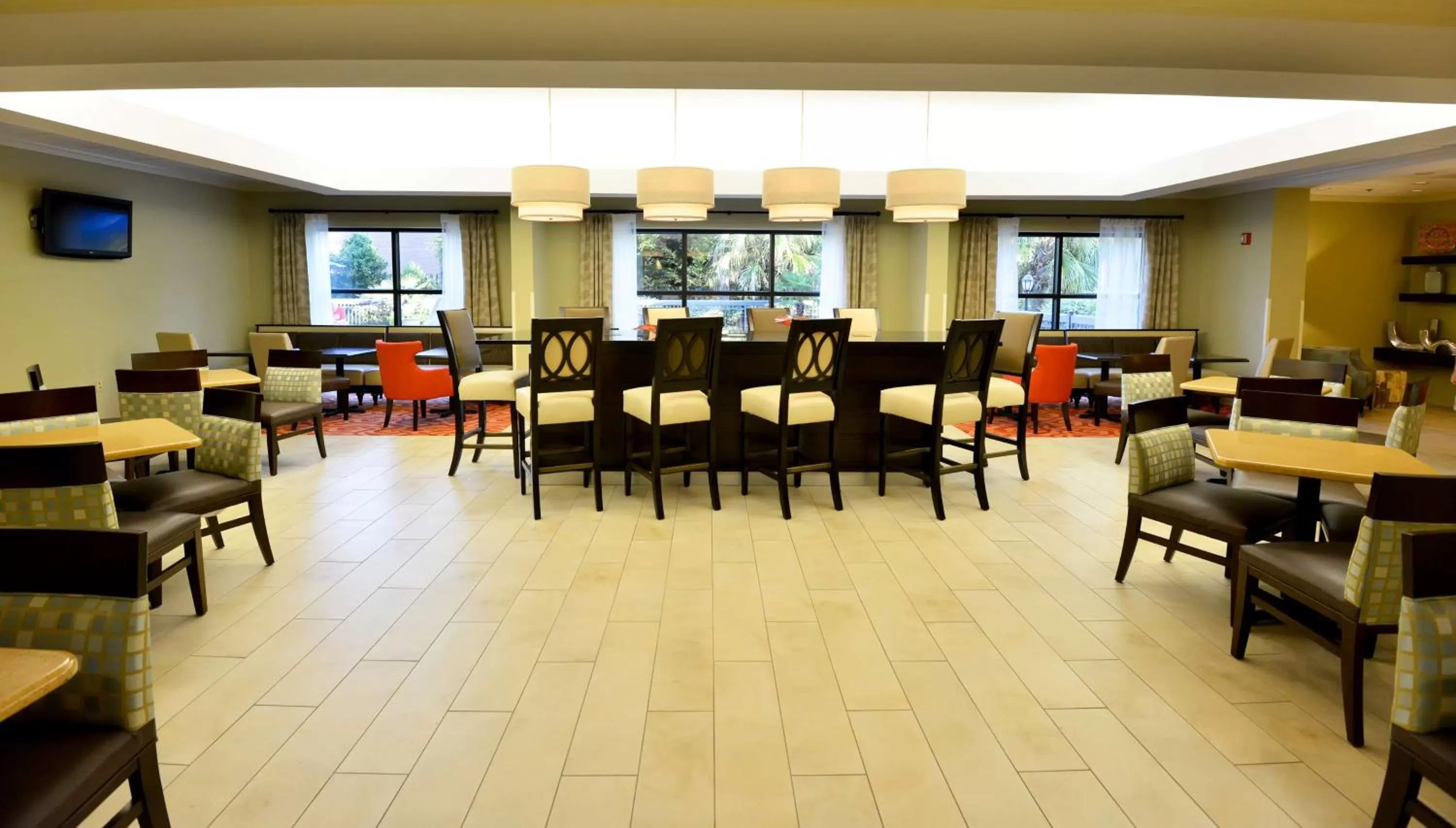 Dining area in Hampton Inn Wilmington-Medical Park