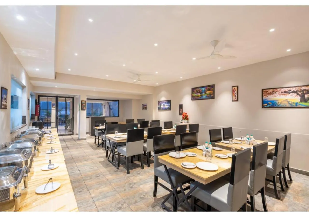 Restaurant/Places to Eat in Hotel Arihant By DLS Hotels