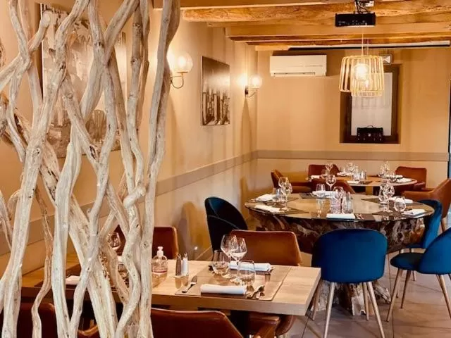 Restaurant/places to eat in Domaine de Suzel