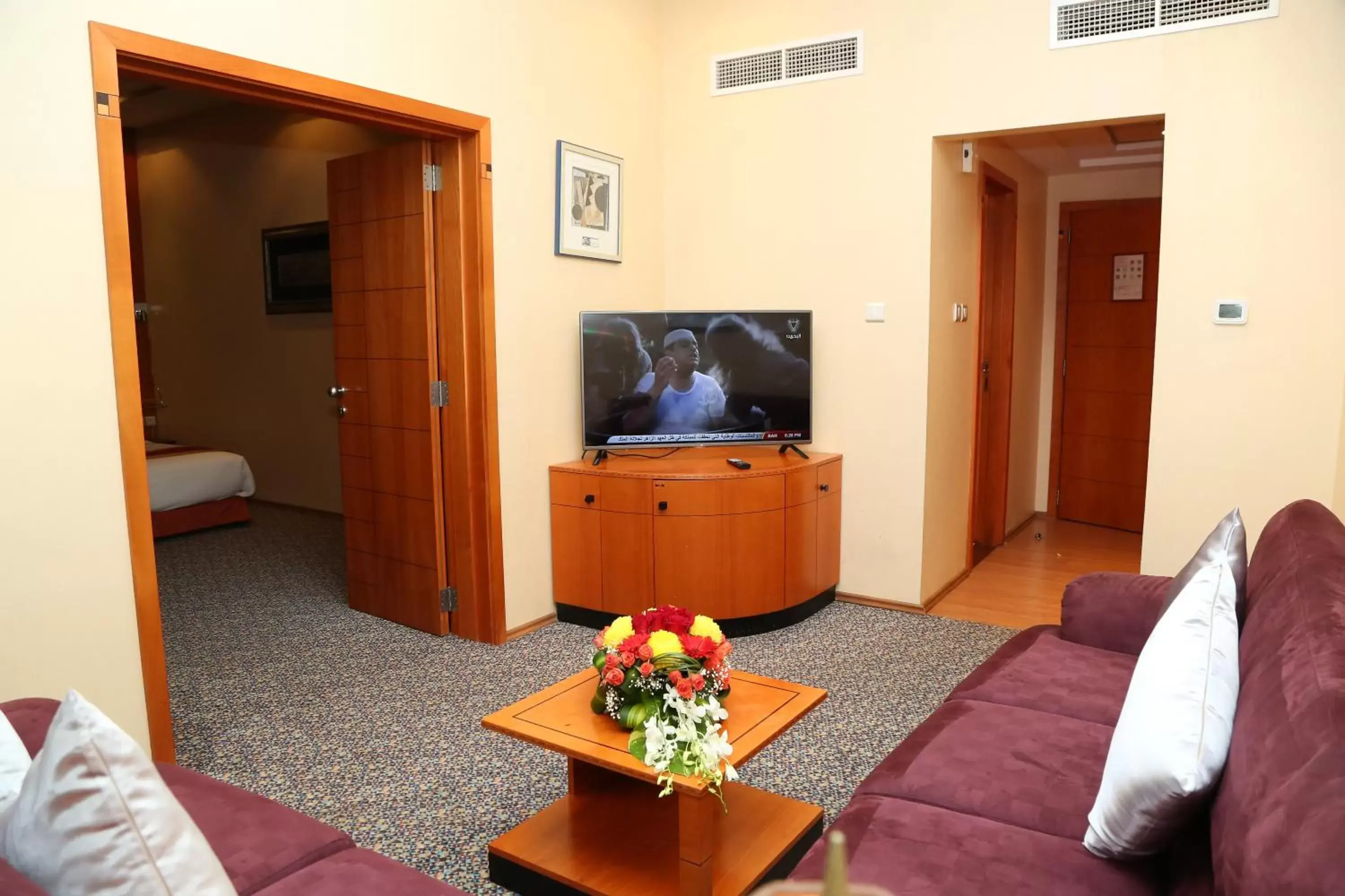 Living room, TV/Entertainment Center in Gulf Court Hotel