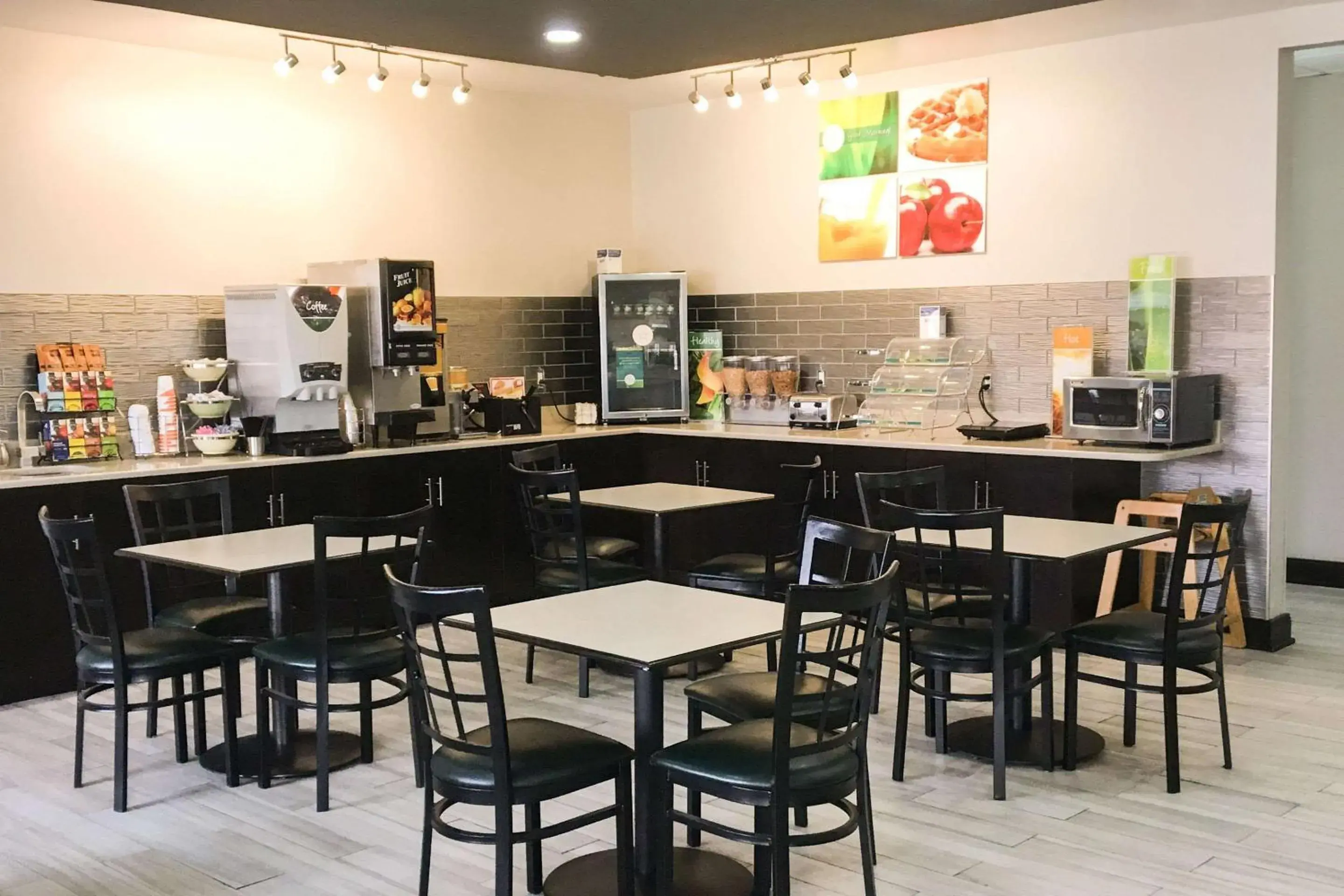 Restaurant/places to eat in Quality Inn & Suites Lincoln near I-55 Restaurant/places to eat in Quality Inn & Suites Lincoln near I-55