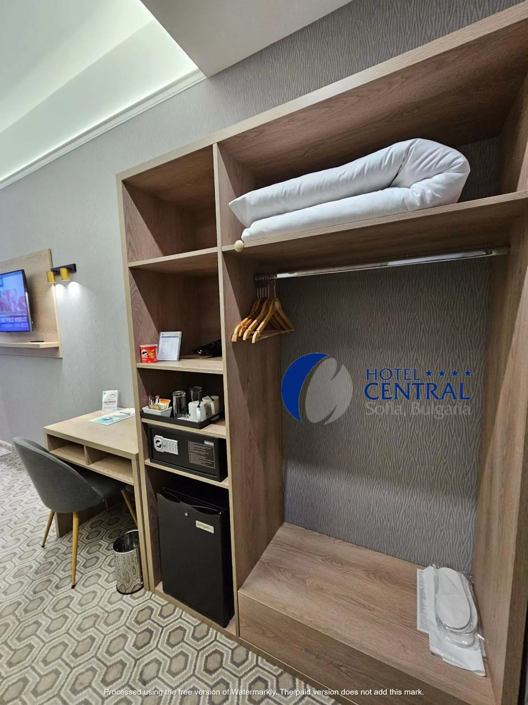 wardrobe, Bed in Central Hotel Sofia wardrobe, Bed in Central Hotel Sofia