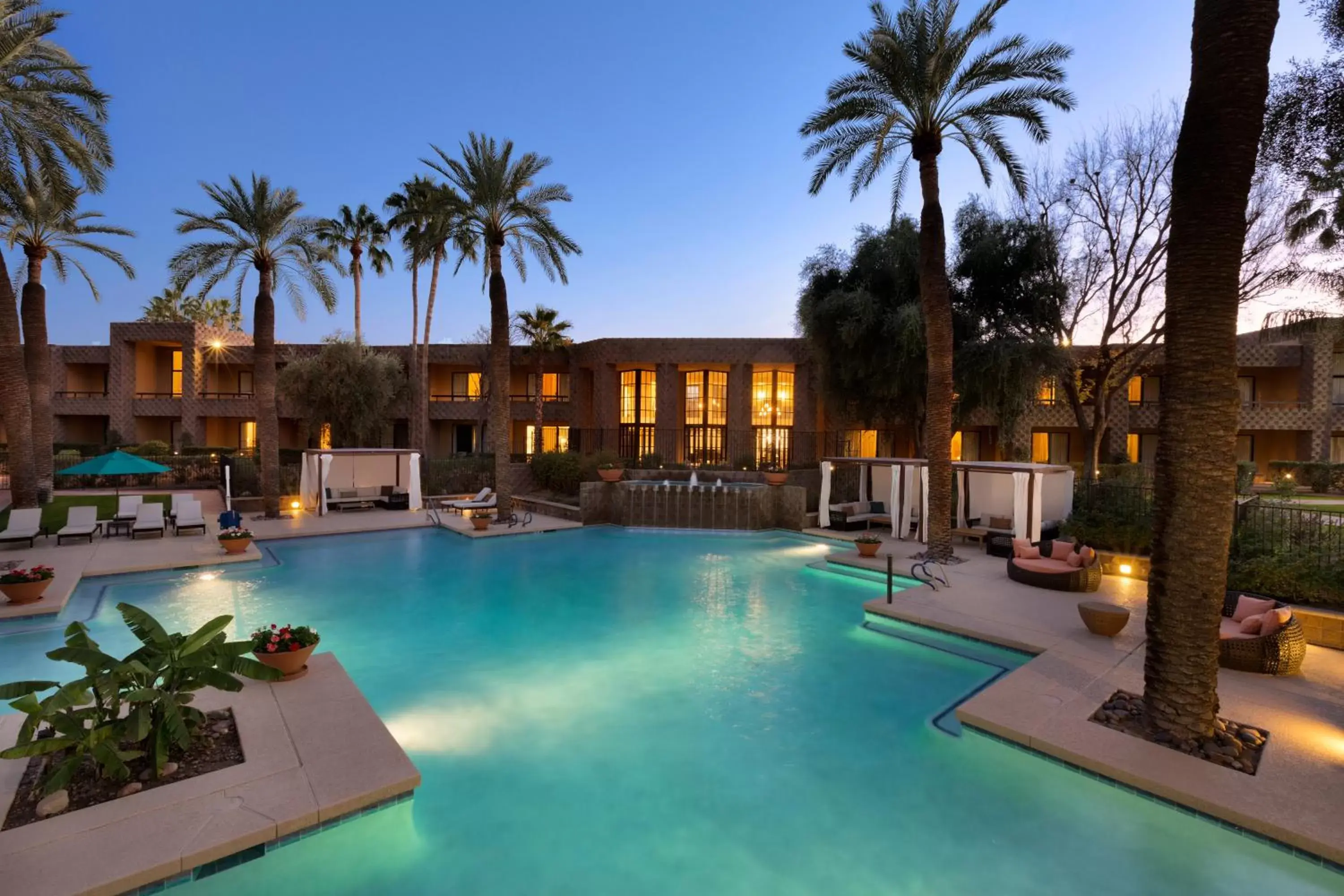 Swimming Pool in DoubleTree by Hilton Paradise Valley Resort Scottsdale