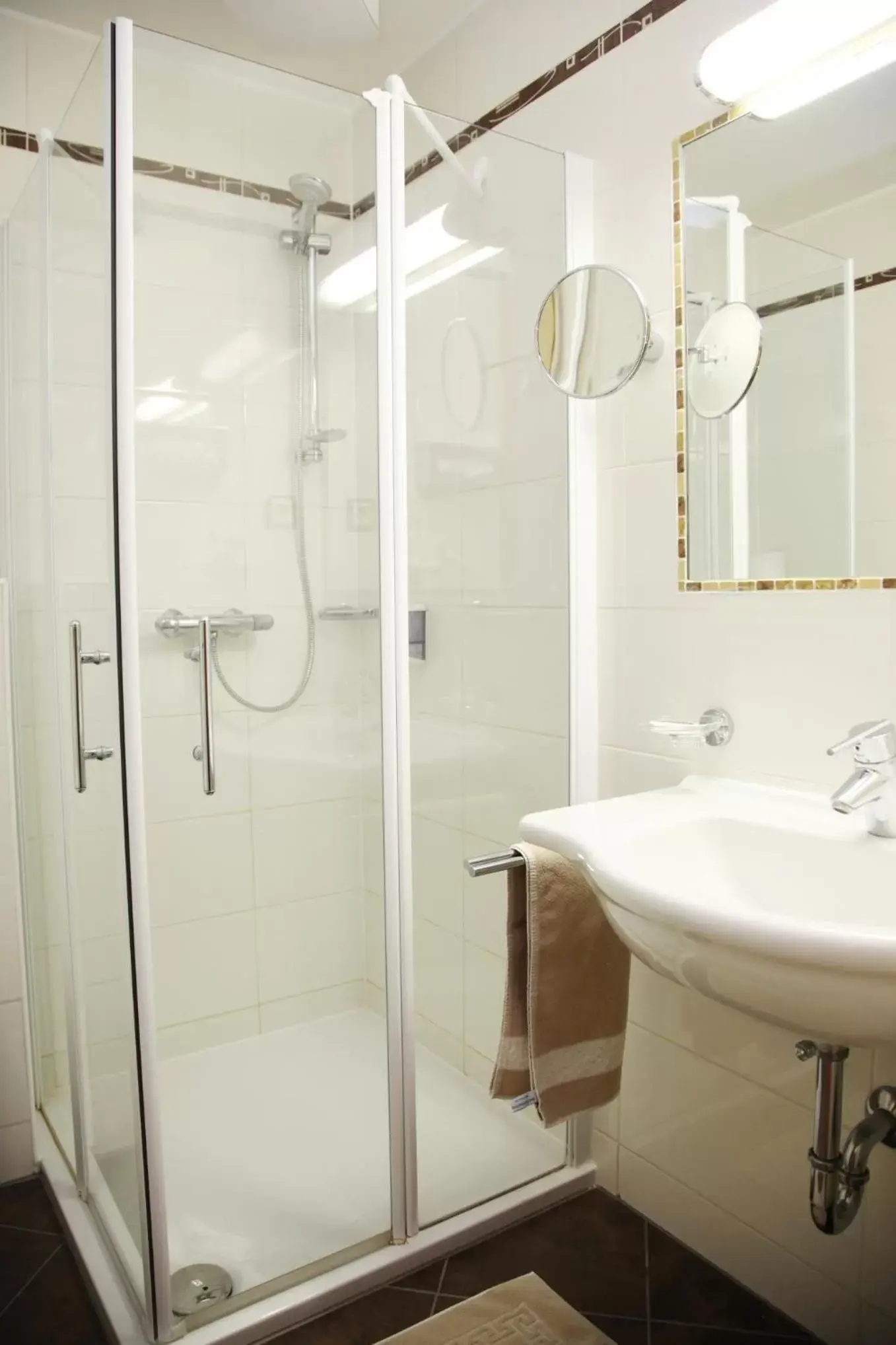 Shower, Bathroom in Tinschert Hotel-Restaurant-Partyservice