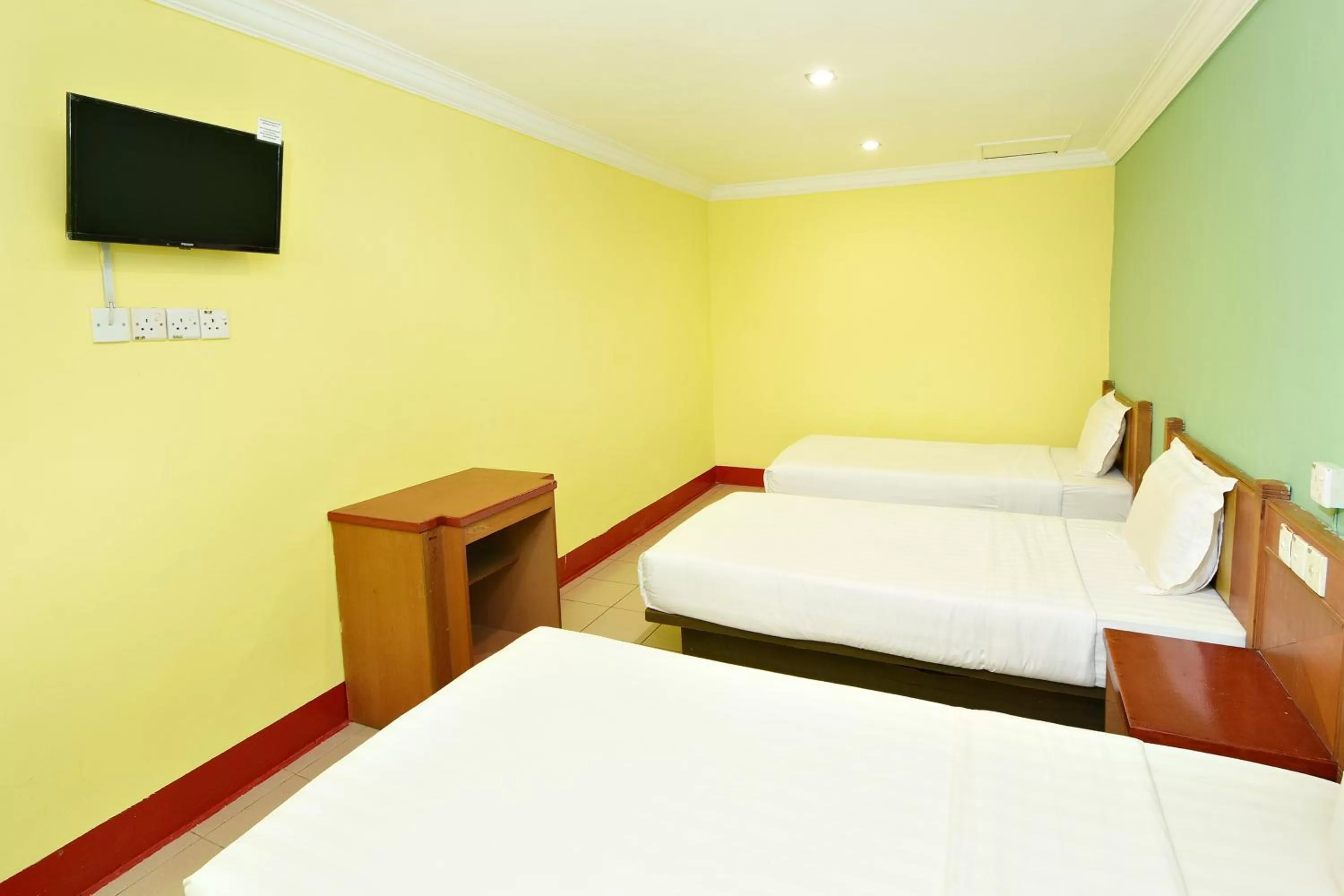 Bed in Mandarin Inn by Glex