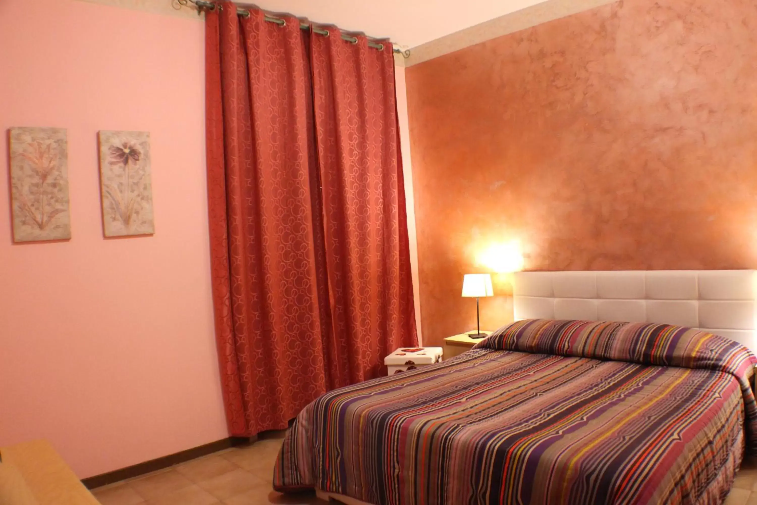 Photo of the whole room, Bed in San Nicolò House