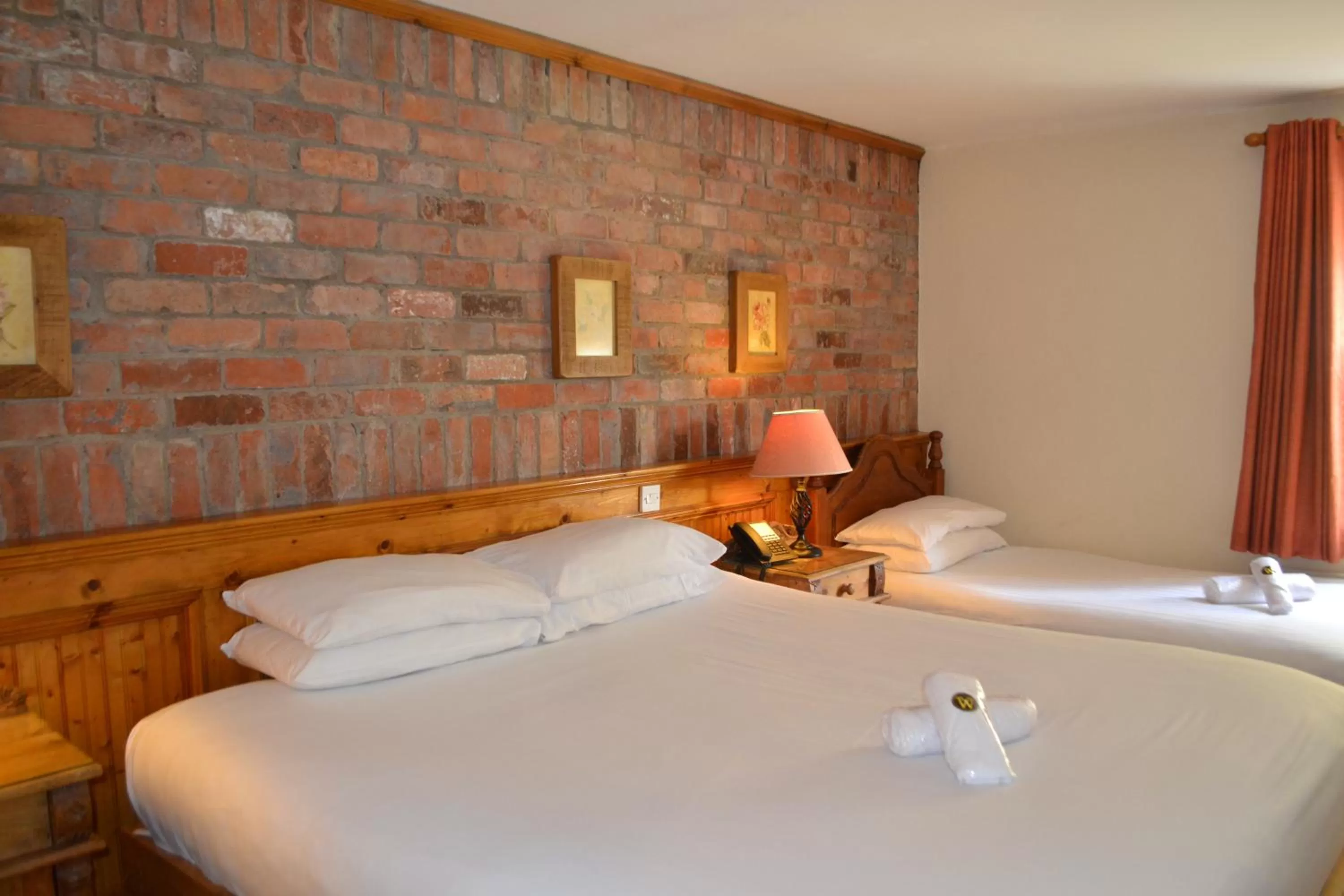 Bed in Walsh's Hotel and Apartments