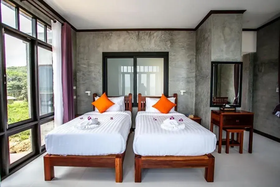 Bed in Lanta Corner Resort