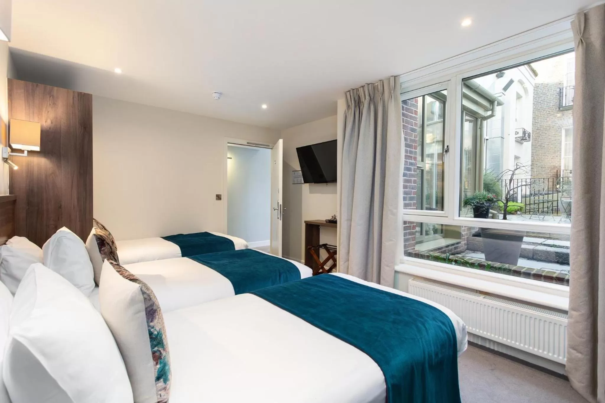 Photo of the whole room in Gardiner Lodge