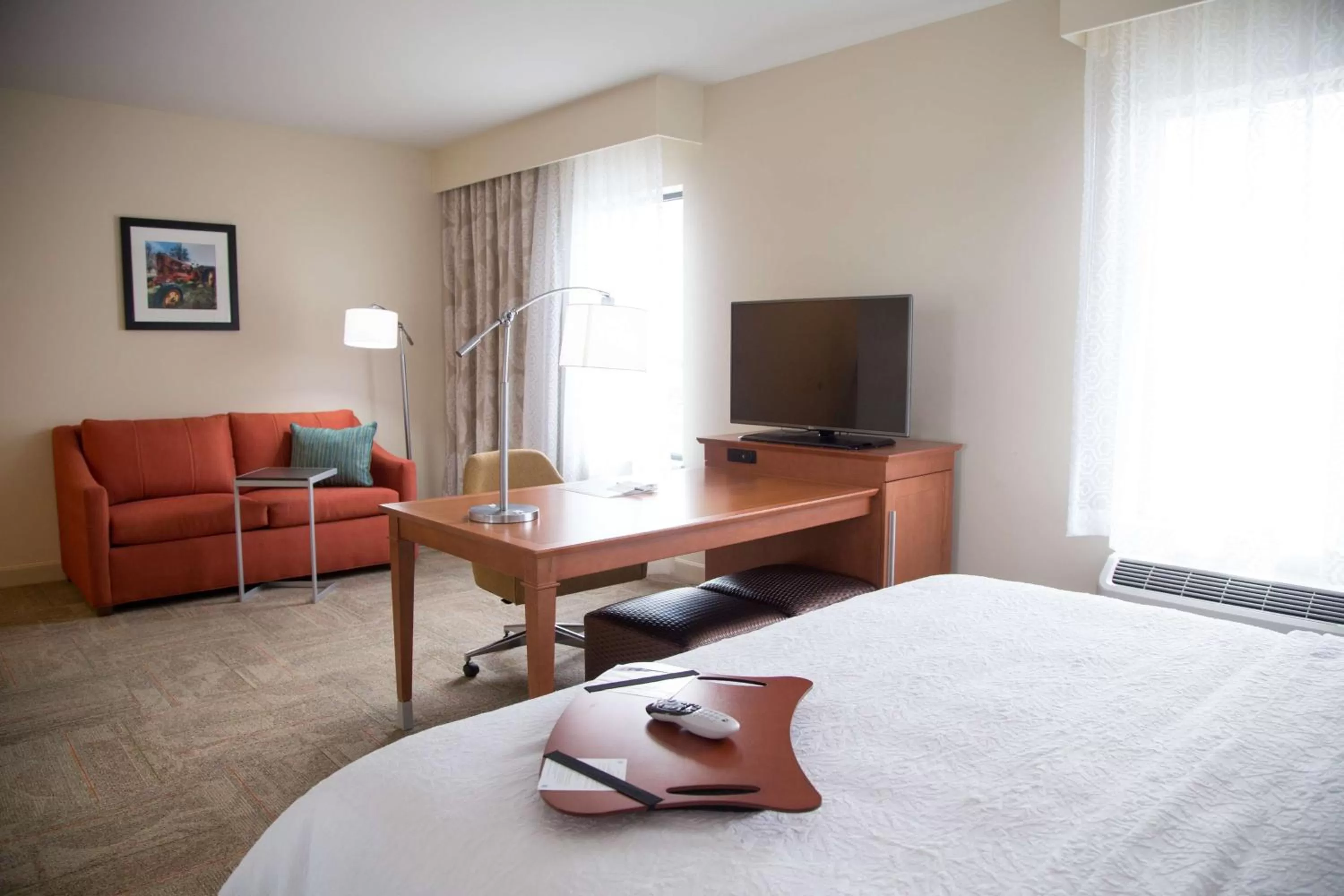 Living room, Bed in Hampton Inn and Suites by Hilton McKinney
