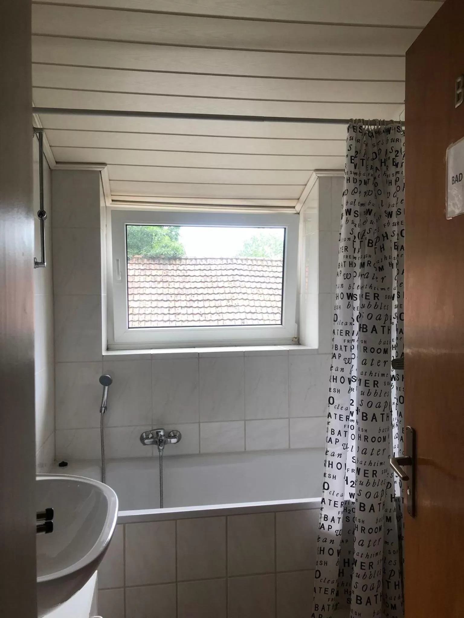 Shower, Bathroom in Restaurant Yamas im Haus Waldesruh