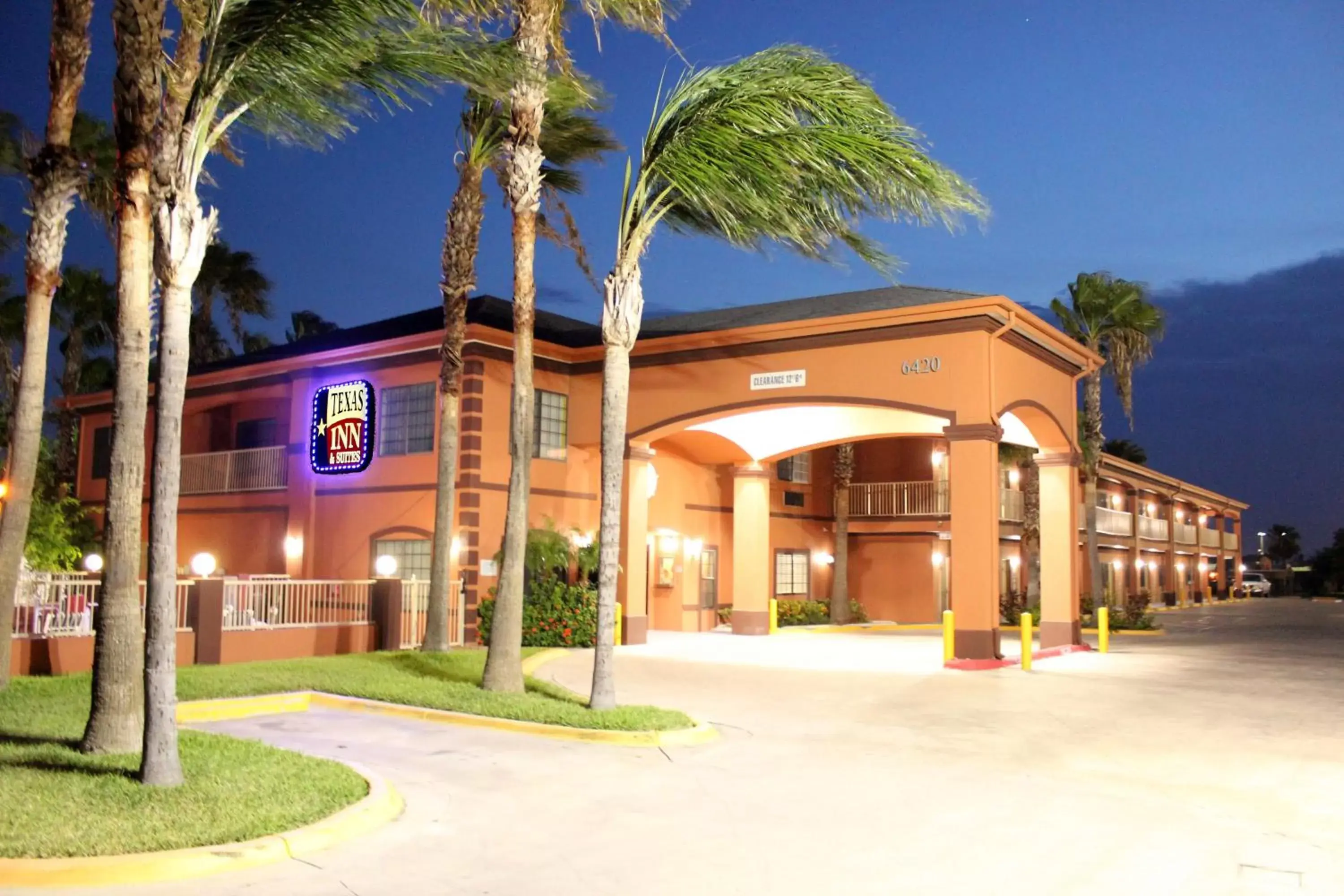 Facade/entrance, Property Building in Texas Inn & Suites McAllen at La Plaza Mall and Airport