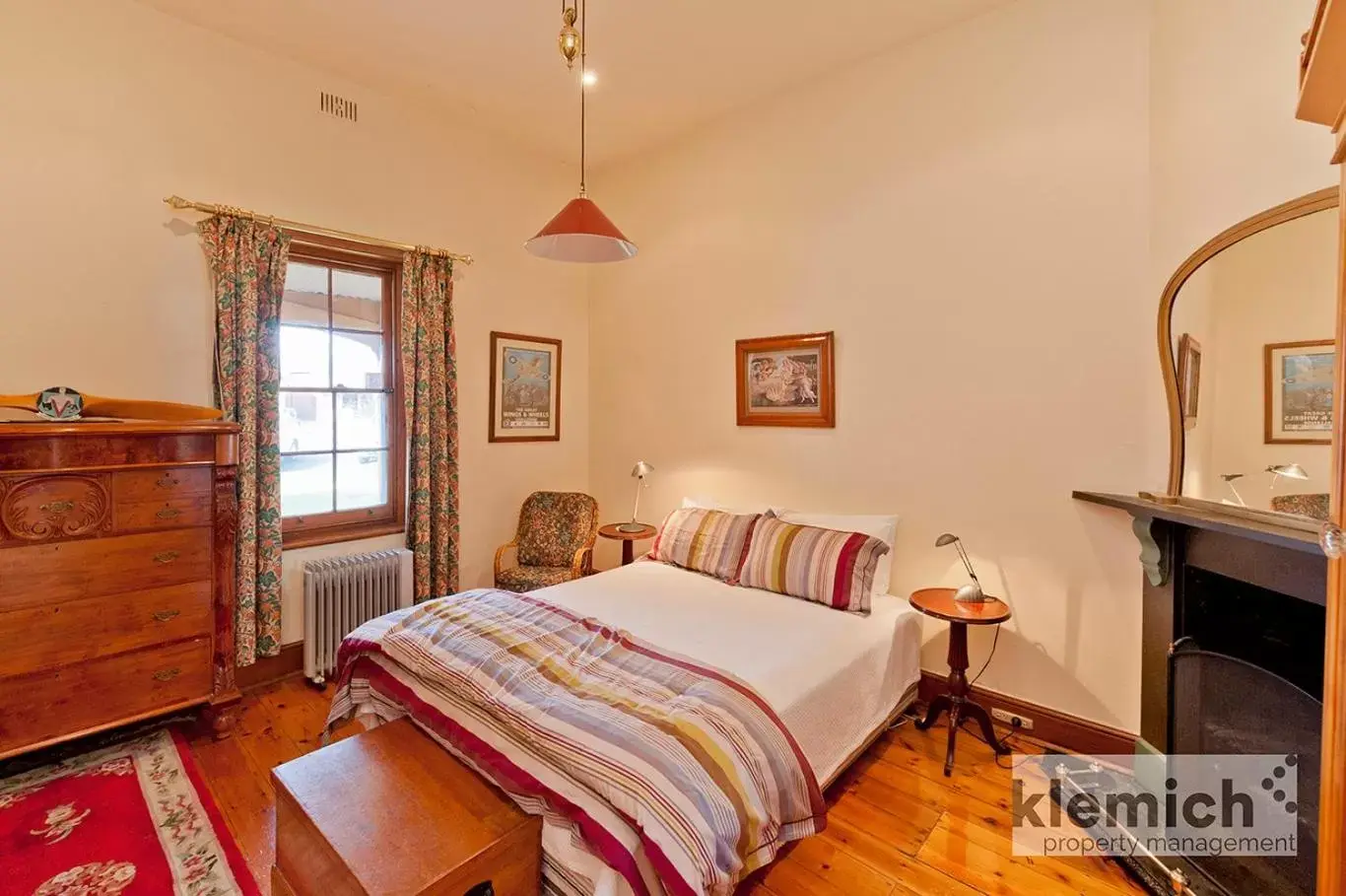 Bed in North Adelaide Heritage Cottages & Apartments