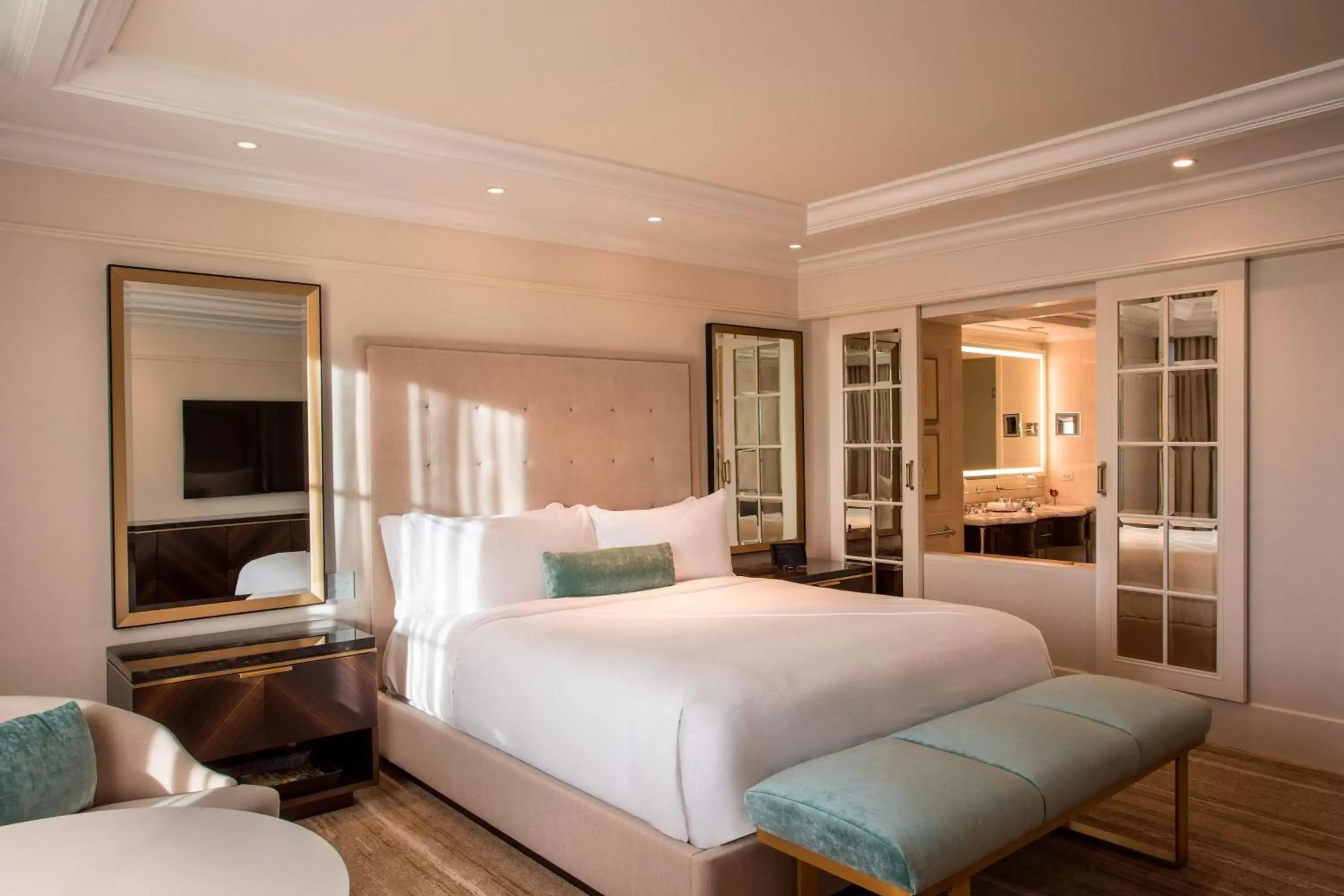 Bedroom, Bed in The St. Regis Atlanta