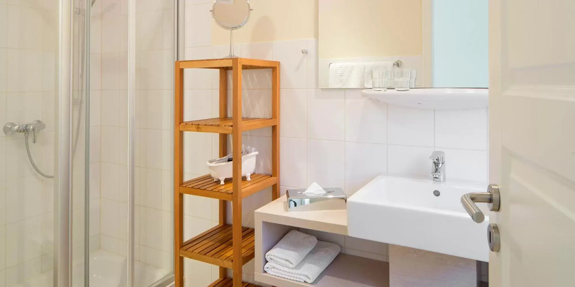 Bathroom in Hotel am Schlosspark garni