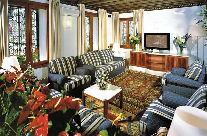 Communal lounge/ TV room in Foscari Palace