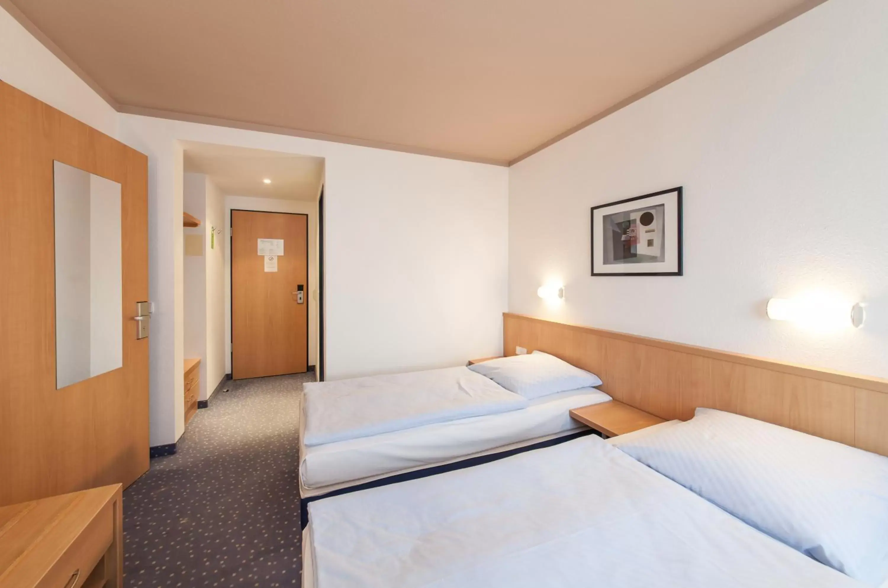 Photo of the whole room, Bed in Novum Hotel Seegraben Cottbus