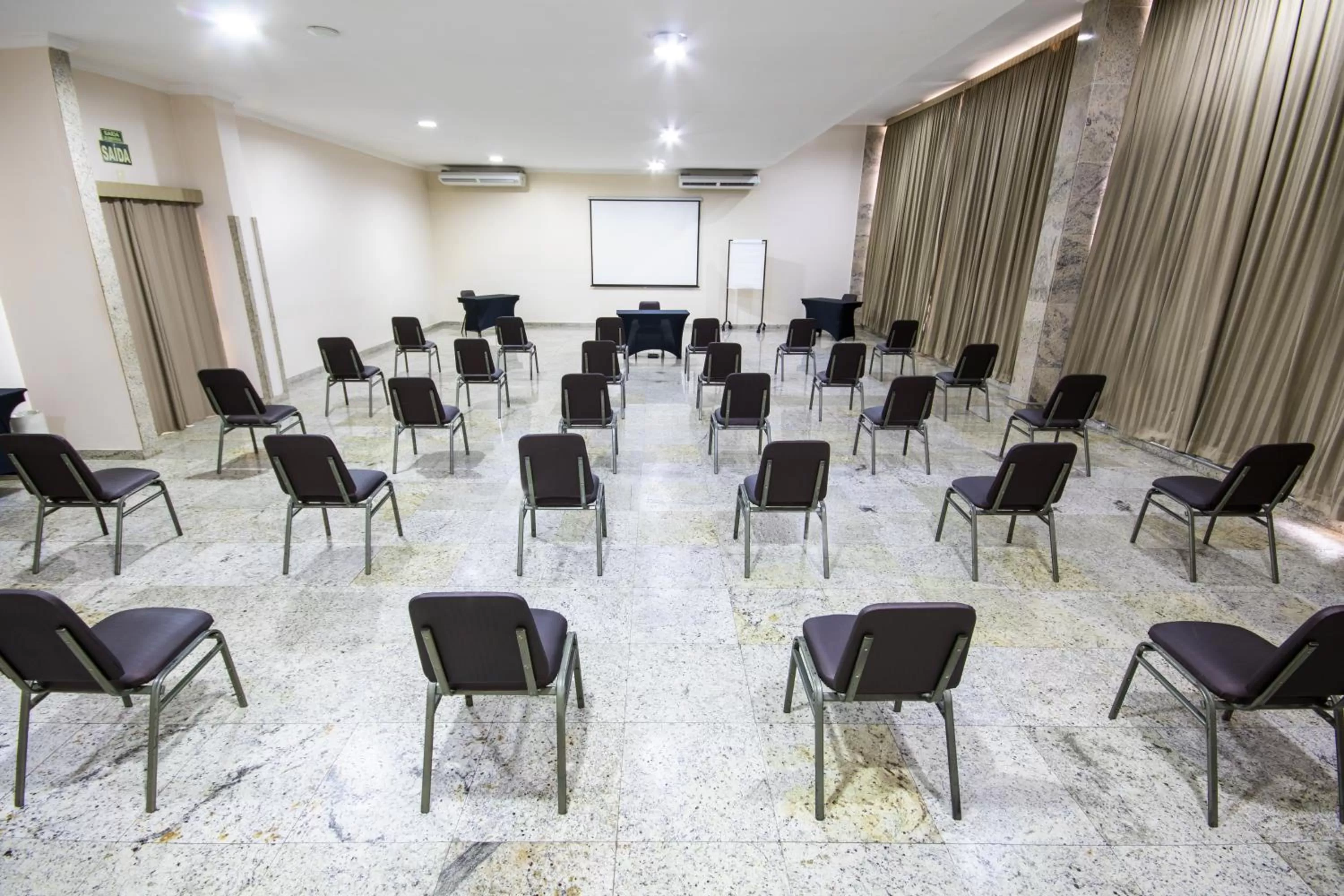Meeting/conference room in Hotel Dan Inn Campinas Anhanguera - By Nacional Inn