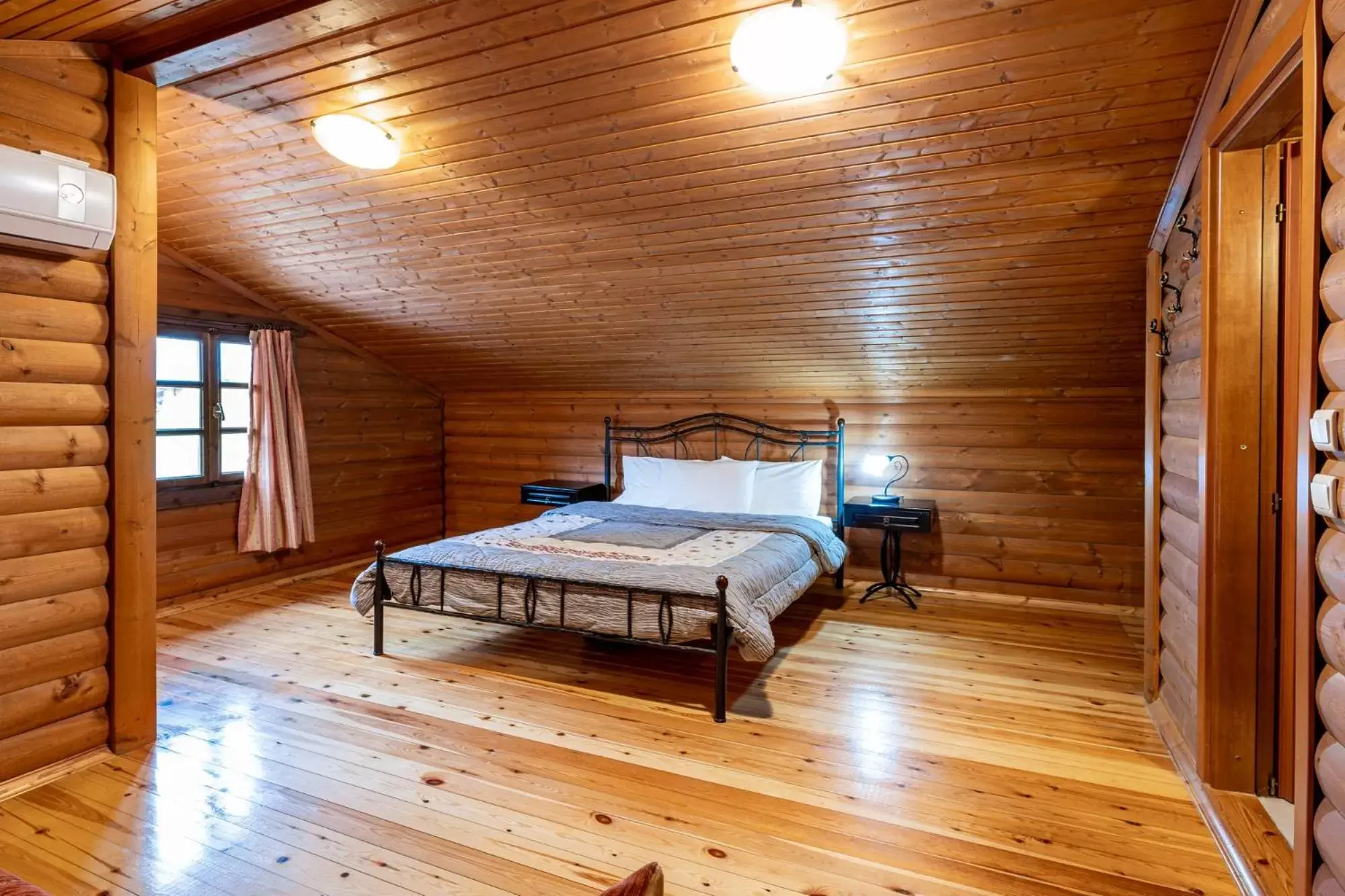 Bedroom, Bed in Chalet Likouresi Village