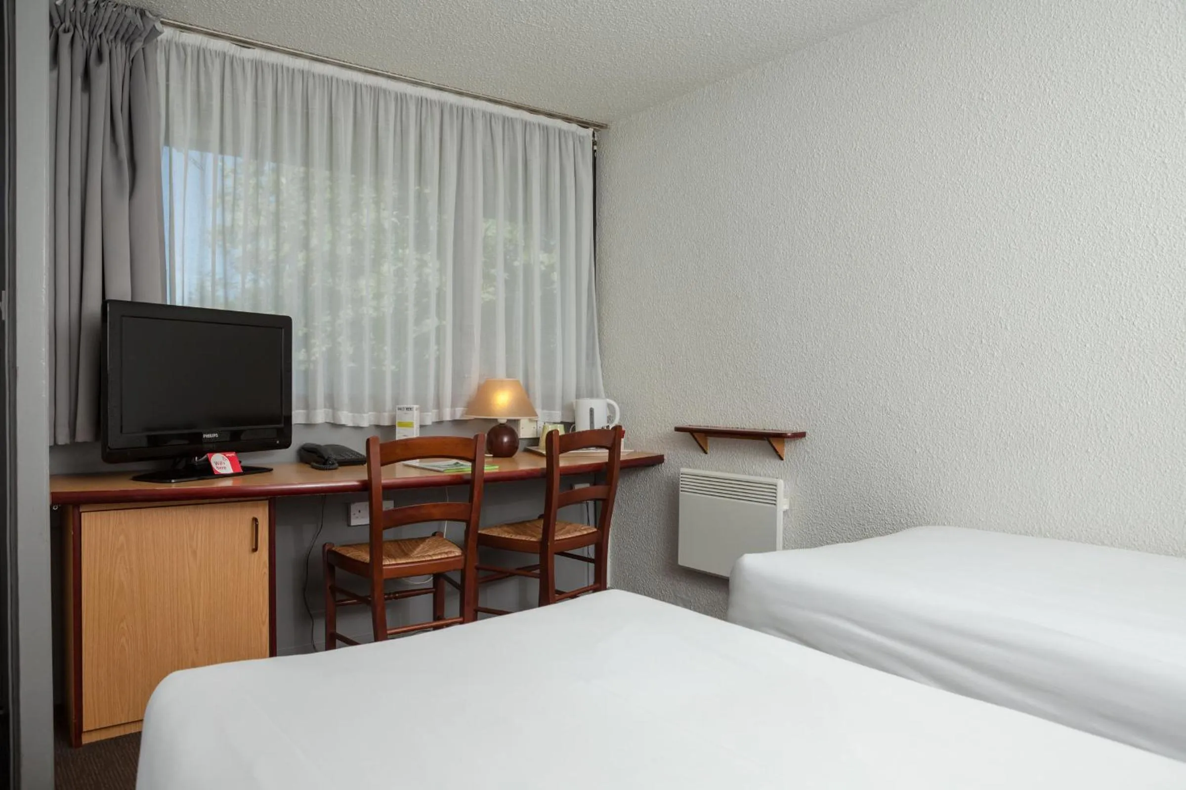 Bed in Campanile Hotel - Basildon - East of London