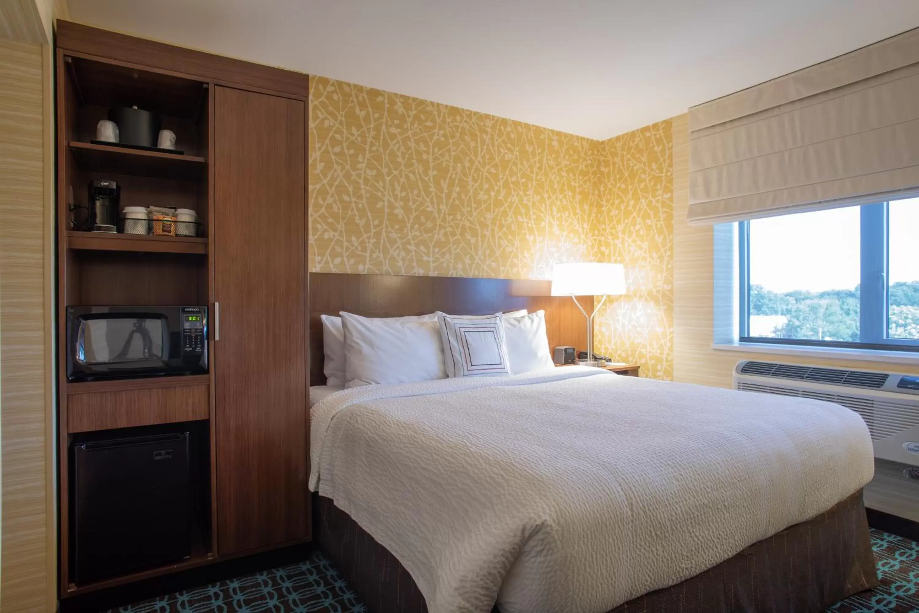 Bed in Fairfield Inn & Suites by Marriott New York Queens/Fresh Meadows