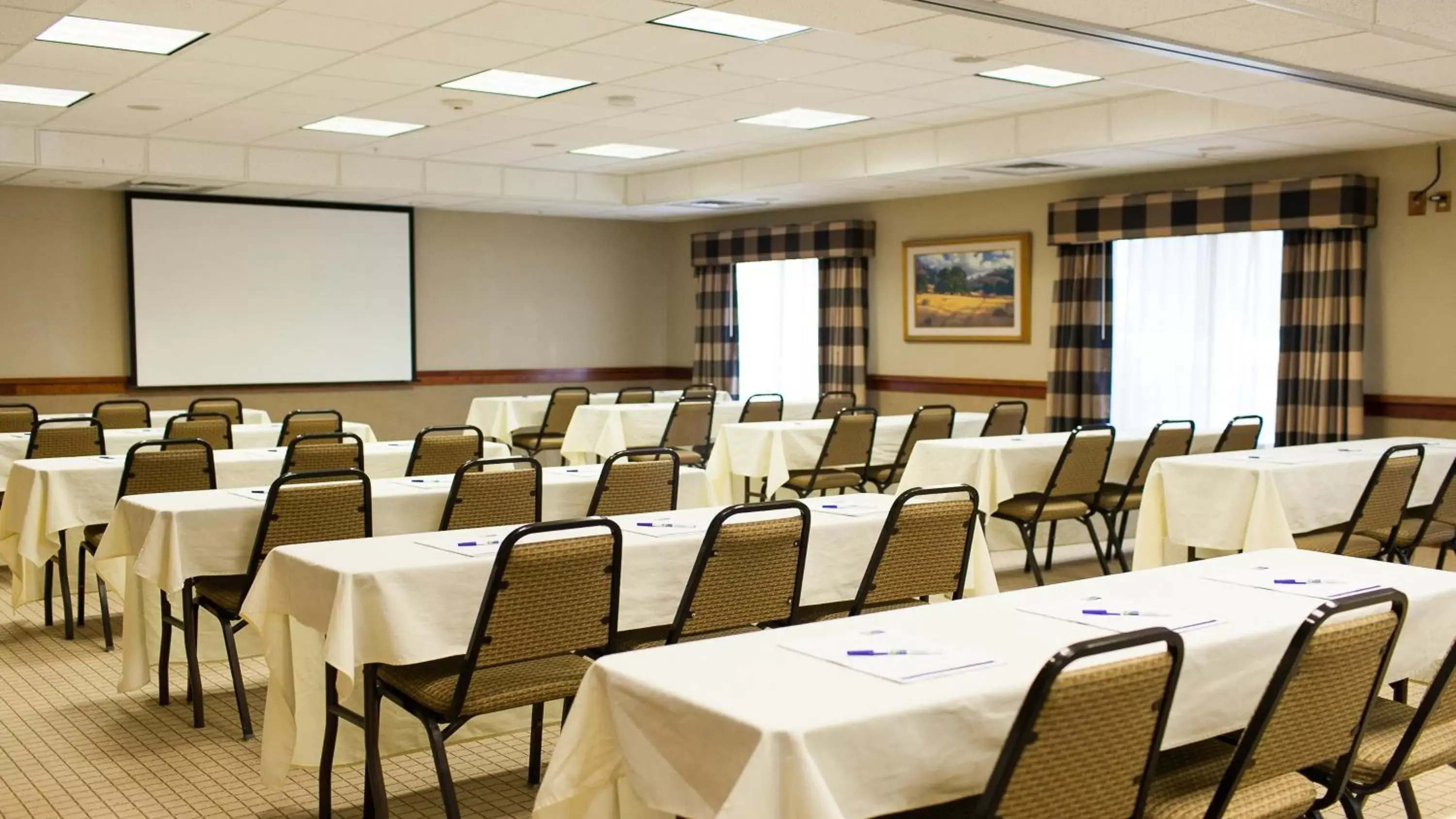 Meeting/conference room in Holiday Inn Express Turlock, an IHG Hotel