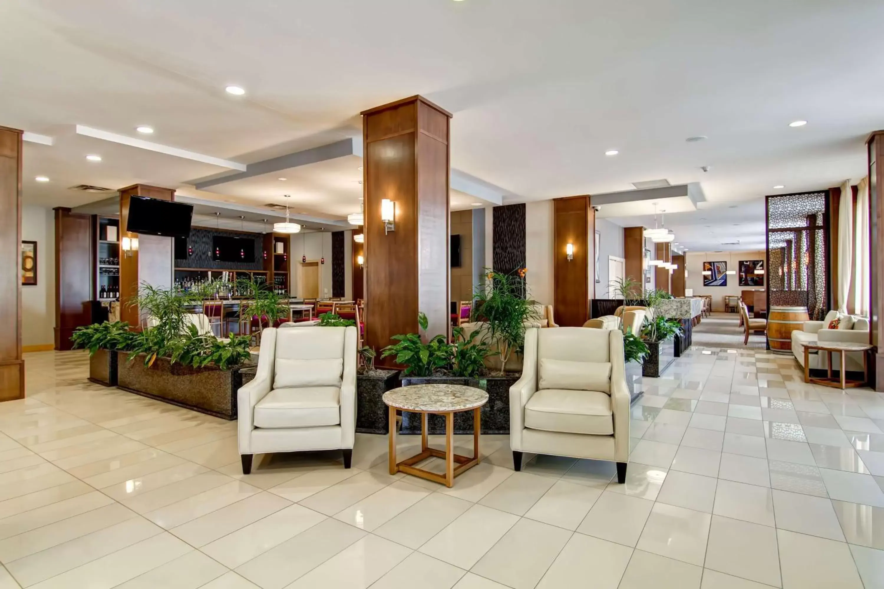 Restaurant/places to eat, Lobby/Reception in DoubleTree by Hilton - Kamloops