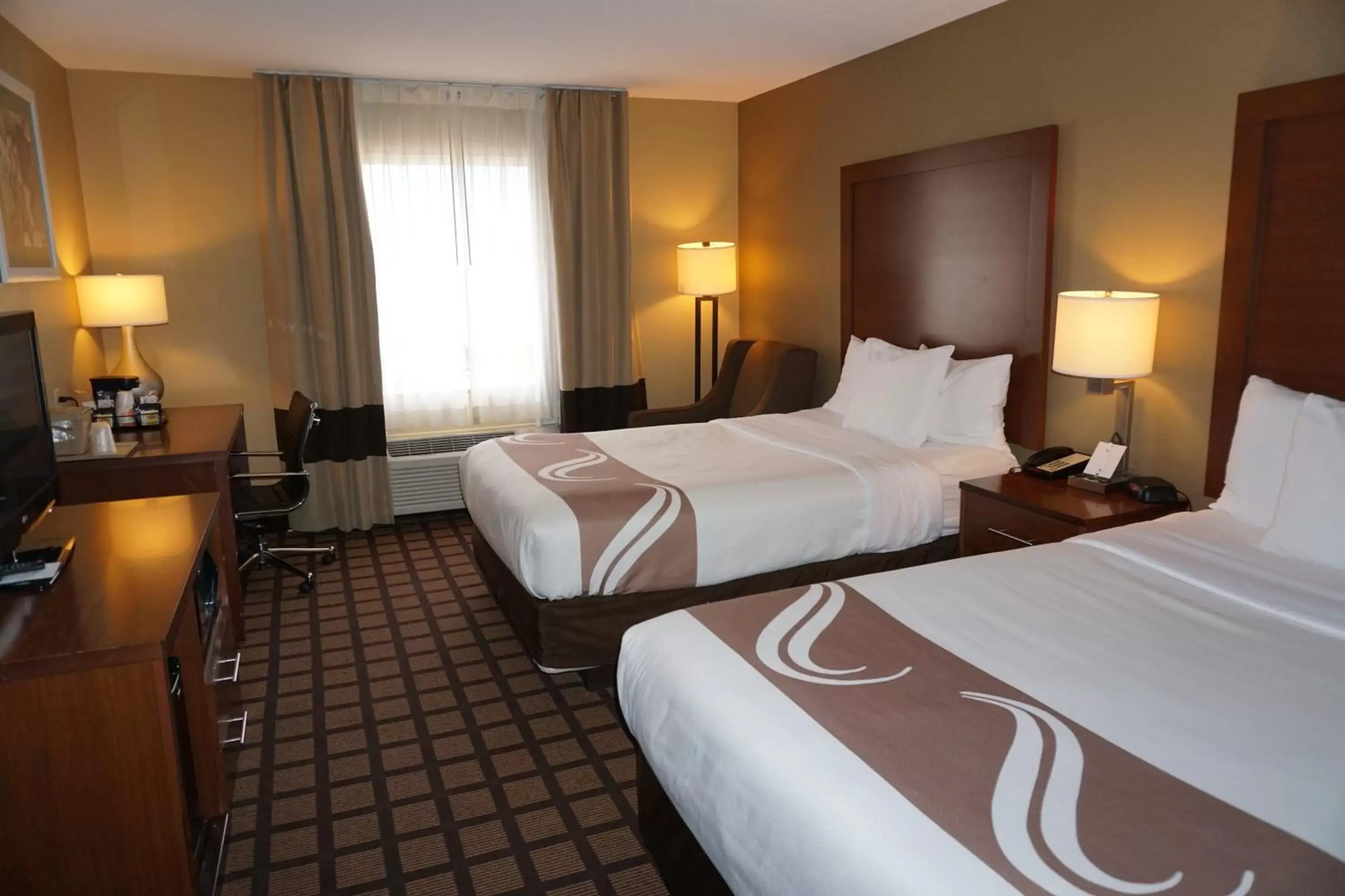 Bed in Quality Inn & Suites Georgetown - Seaford