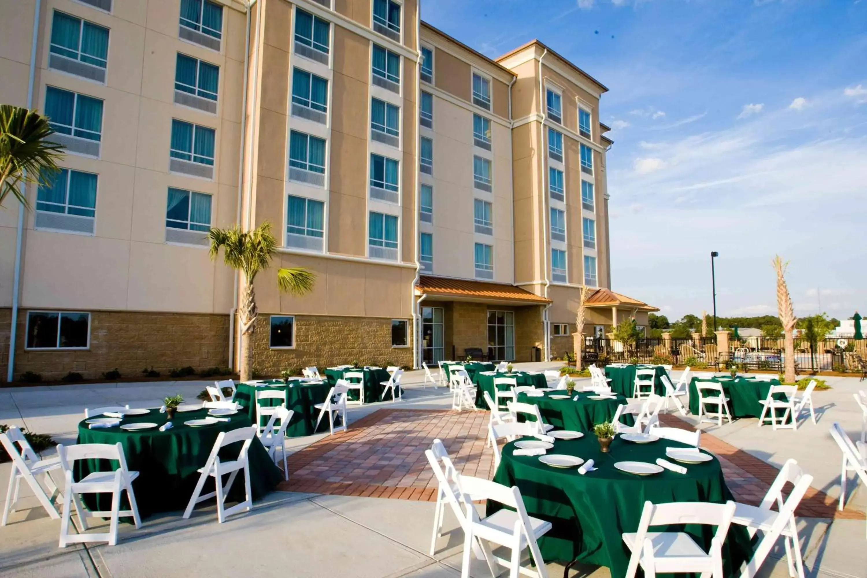 Lobby or reception, Restaurant/Places to Eat in Holiday Inn Valdosta Conference Center, an IHG Hotel
