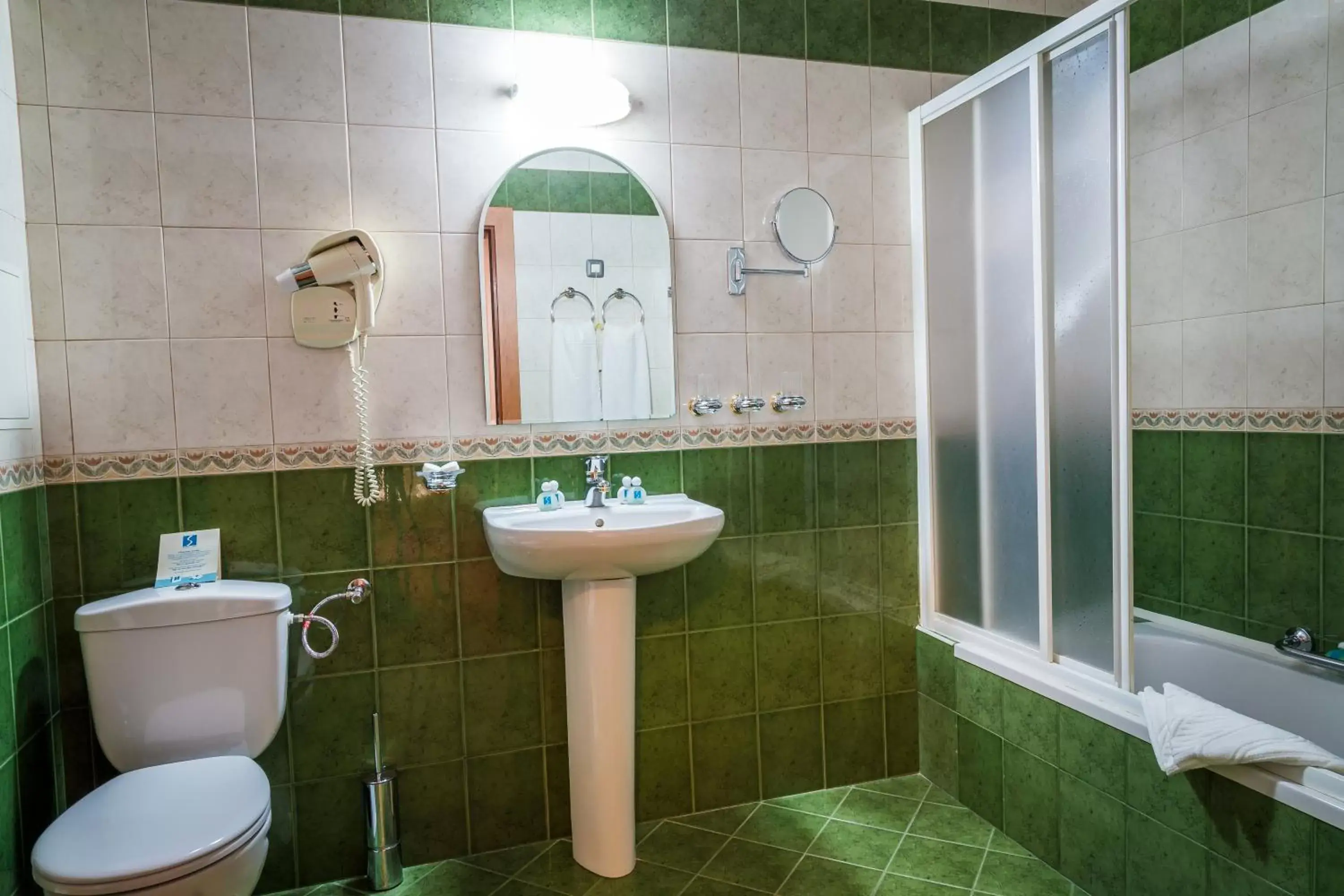 Bathroom in Hotel Sevlievo Plaza
